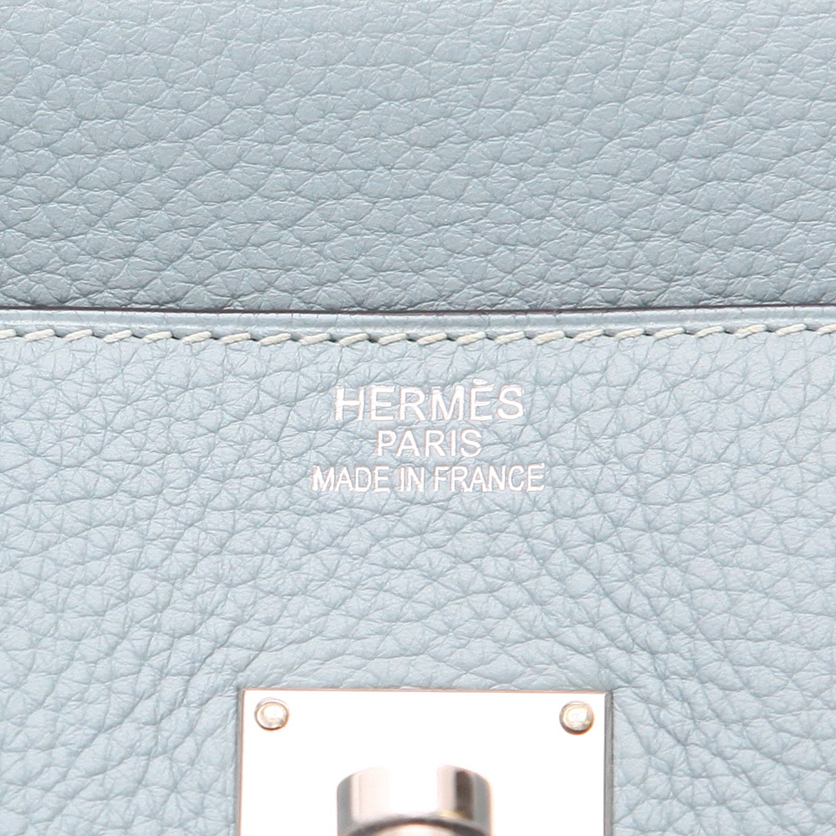 Sac porté épaule ou main Hermès  Birkin Shoulder en cuir taurillon clémence Bleu Lin - Detail D2