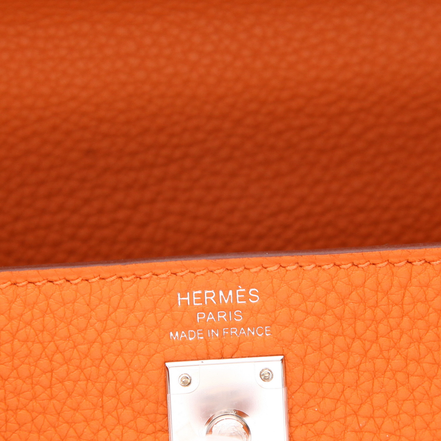 Sac à main Hermès  Kelly 25 cm en cuir togo orange - Detail D2