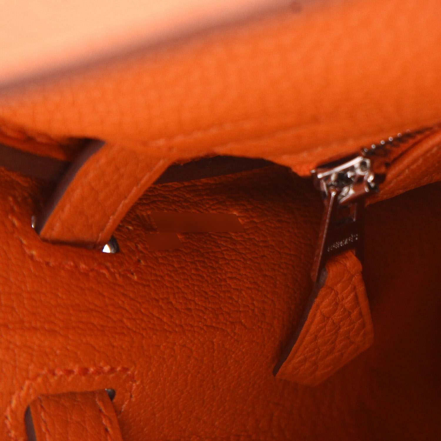 Sac à main Hermès  Kelly 25 cm en cuir togo orange - Detail D4