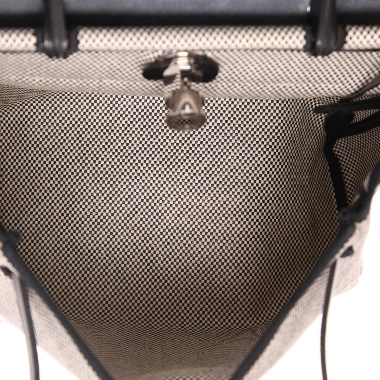 Hermès  Herbag bag worn on the shoulder or carried in the hand  in black and white canvas  and black Hunter cowhide - Detail D3
