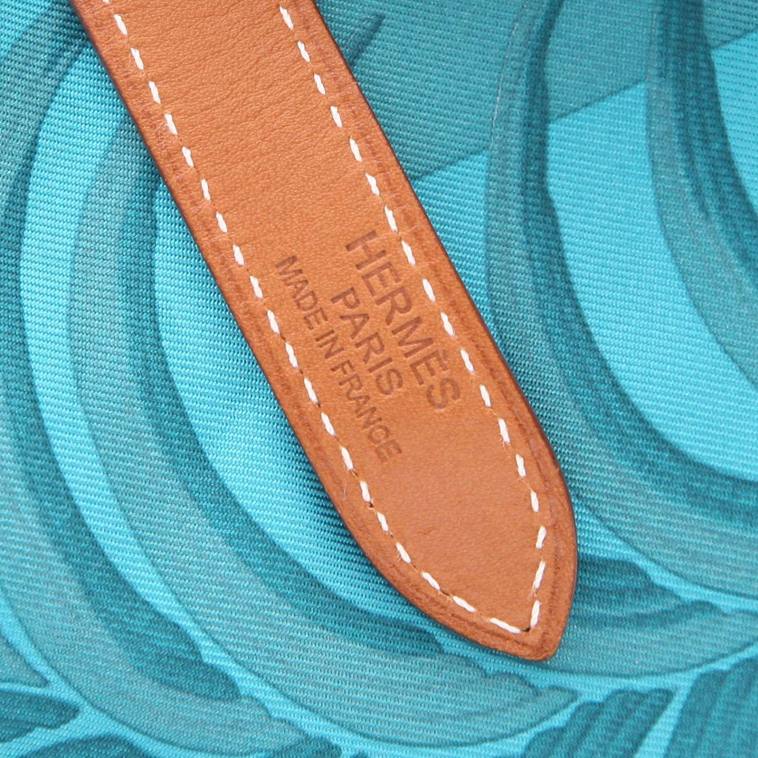 Sac bandoulière Hermès  Silk City en soie bleue et cuir Barénia - Detail D2