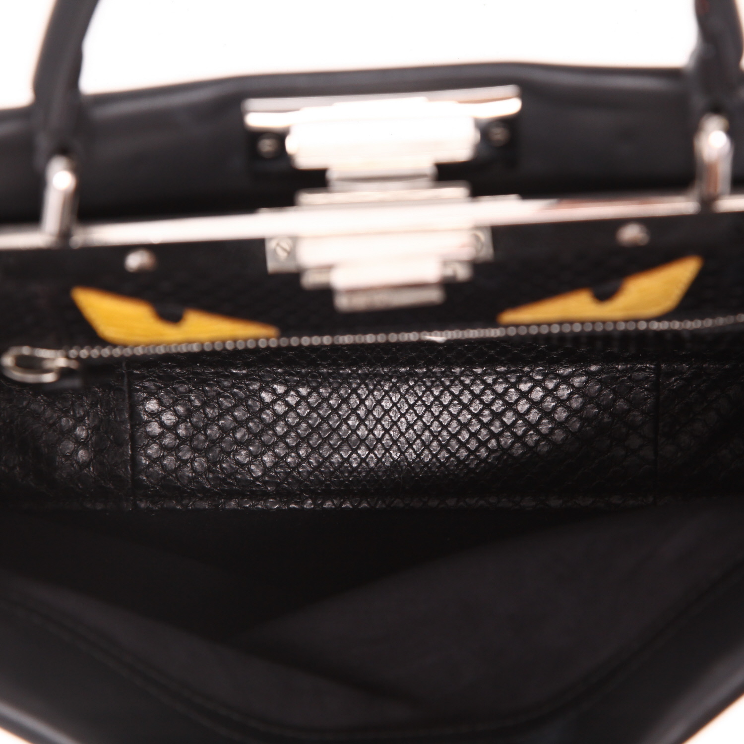 Bolso de mano Fendi  Peekaboo en cuero negro - Detail D3