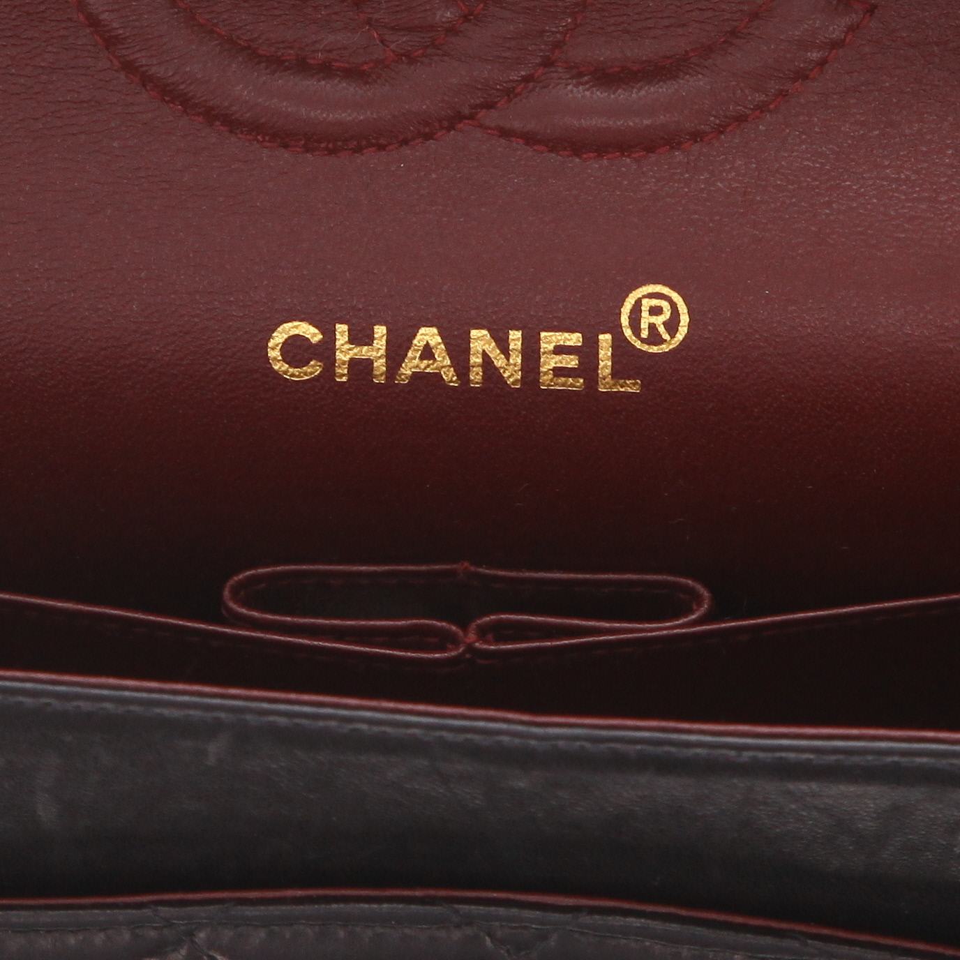 Sac à main Chanel  Timeless Classic en cuir matelassé noir - Detail D2