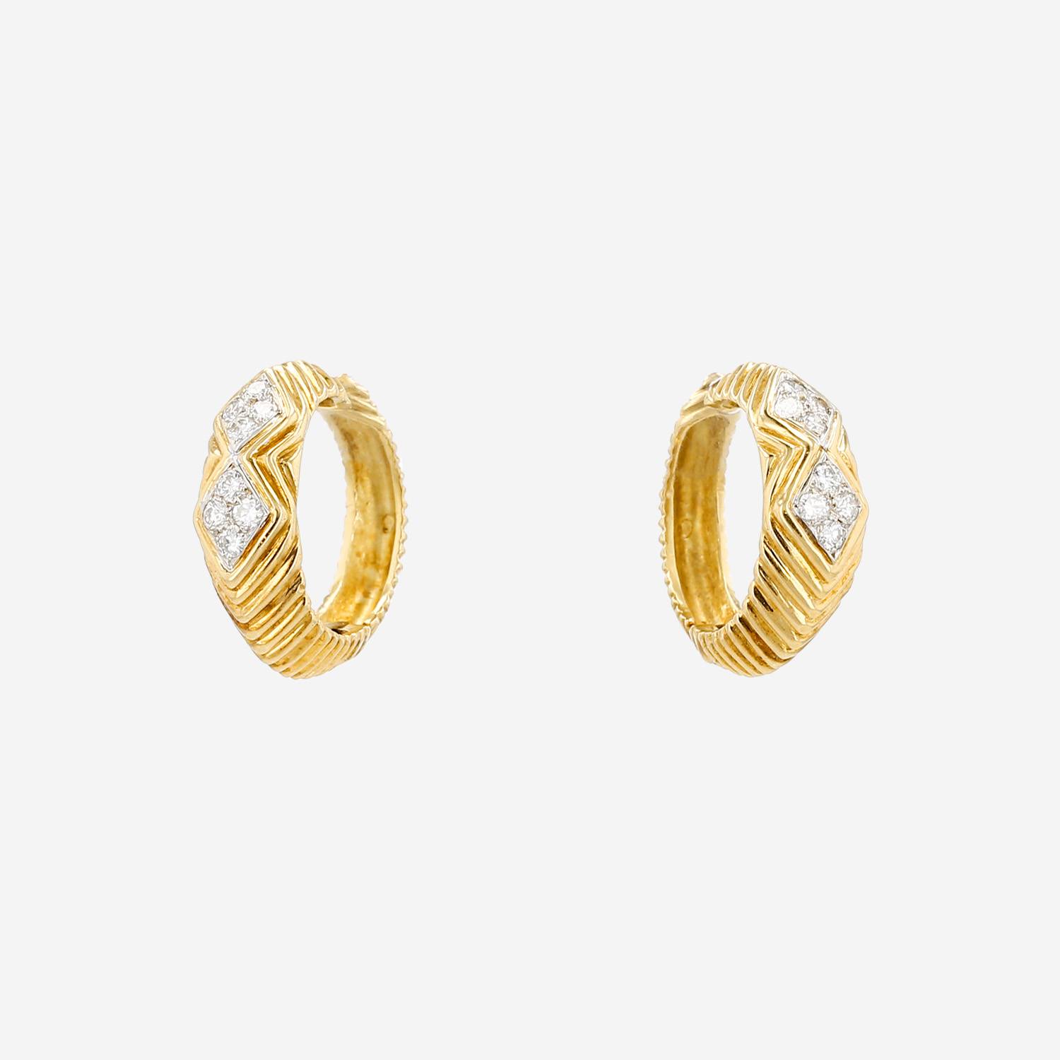 Vintage  hoop earrings in yellow gold and diamonds