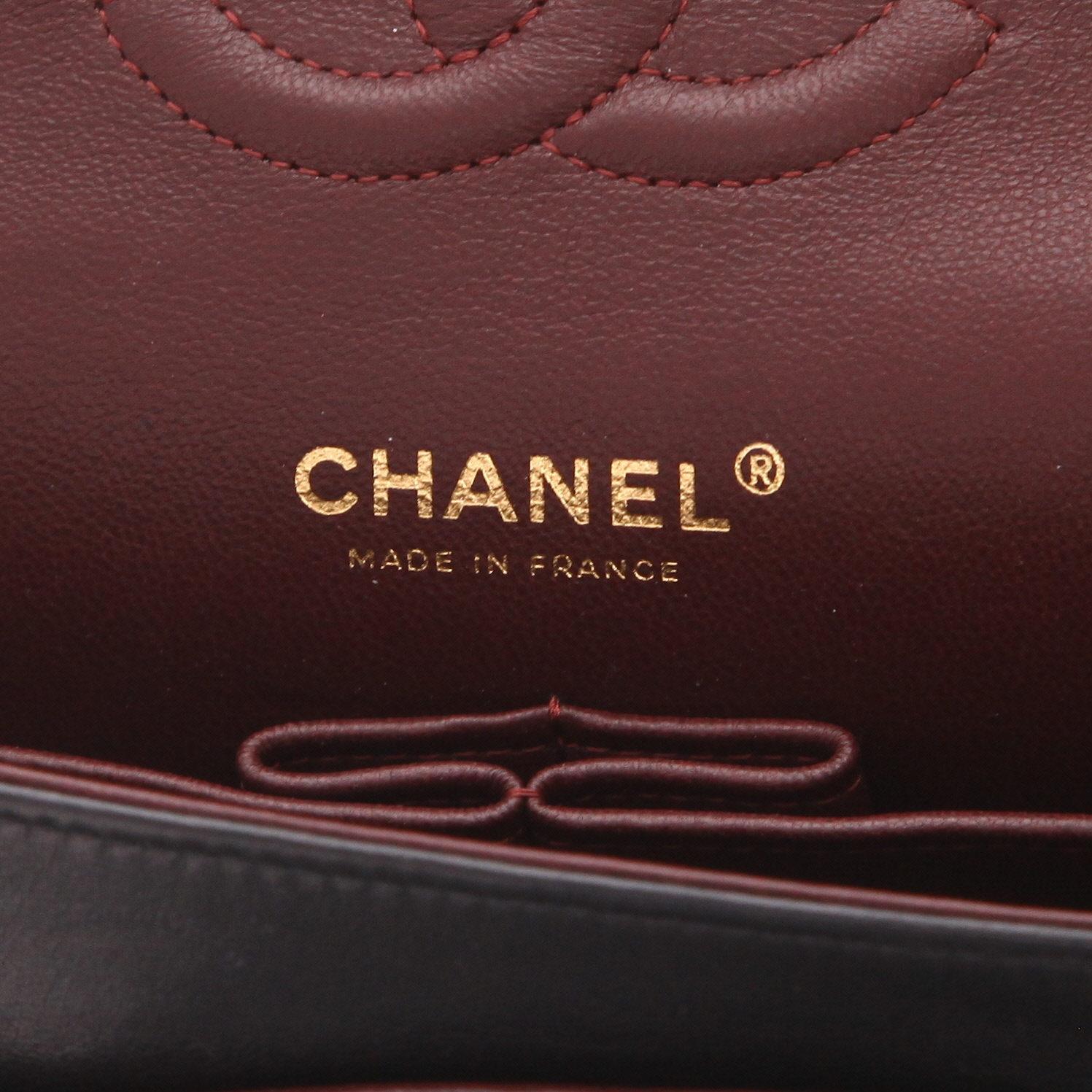 Bolso de mano Chanel  Timeless Classic en cuero acolchado negro - Detail D2