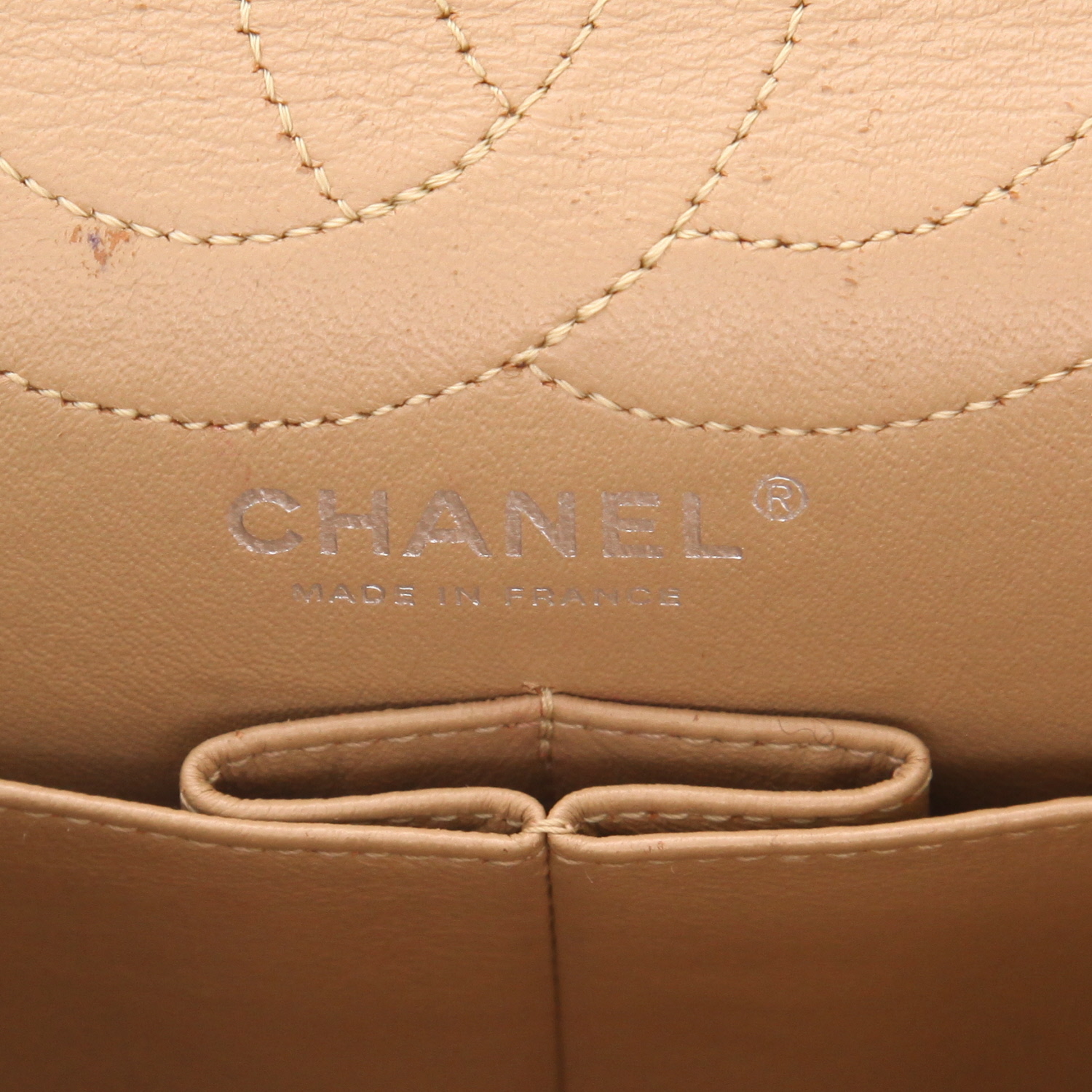 Bolso bandolera Chanel  2.55 en cuero acolchado dorado - Detail D2