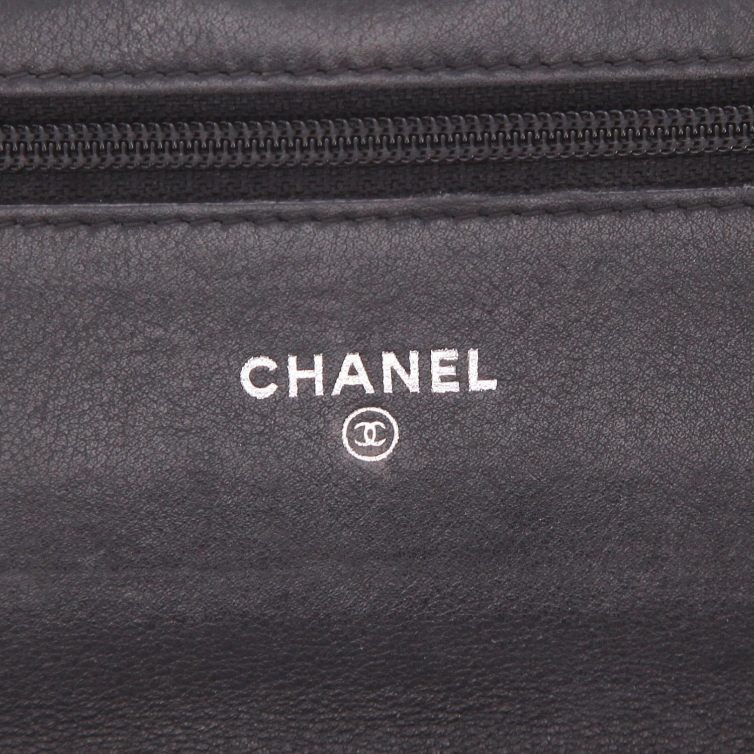 Chanel  Wallet on Chain shoulder bag  in black patent quilted leather - Detail D2