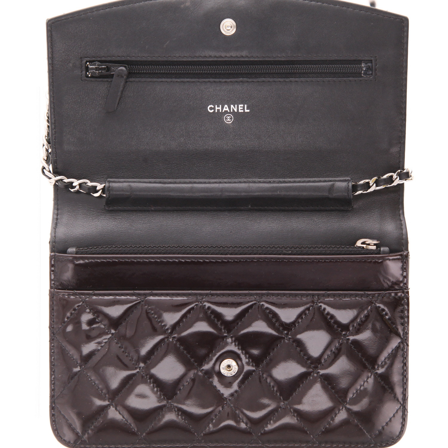 Sac bandoulière Chanel  Wallet on Chain en cuir verni matelassé noir - Detail D4