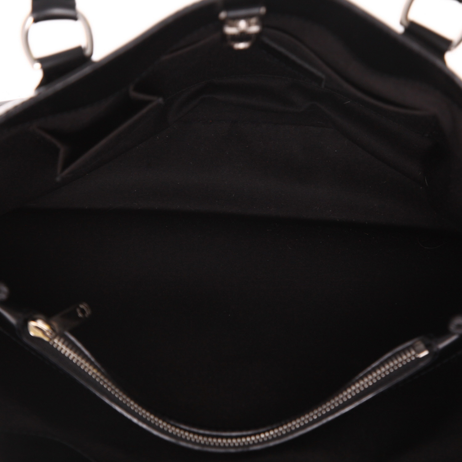 Sac à main Louis Vuitton  Passy en cuir épi noir - Detail D3