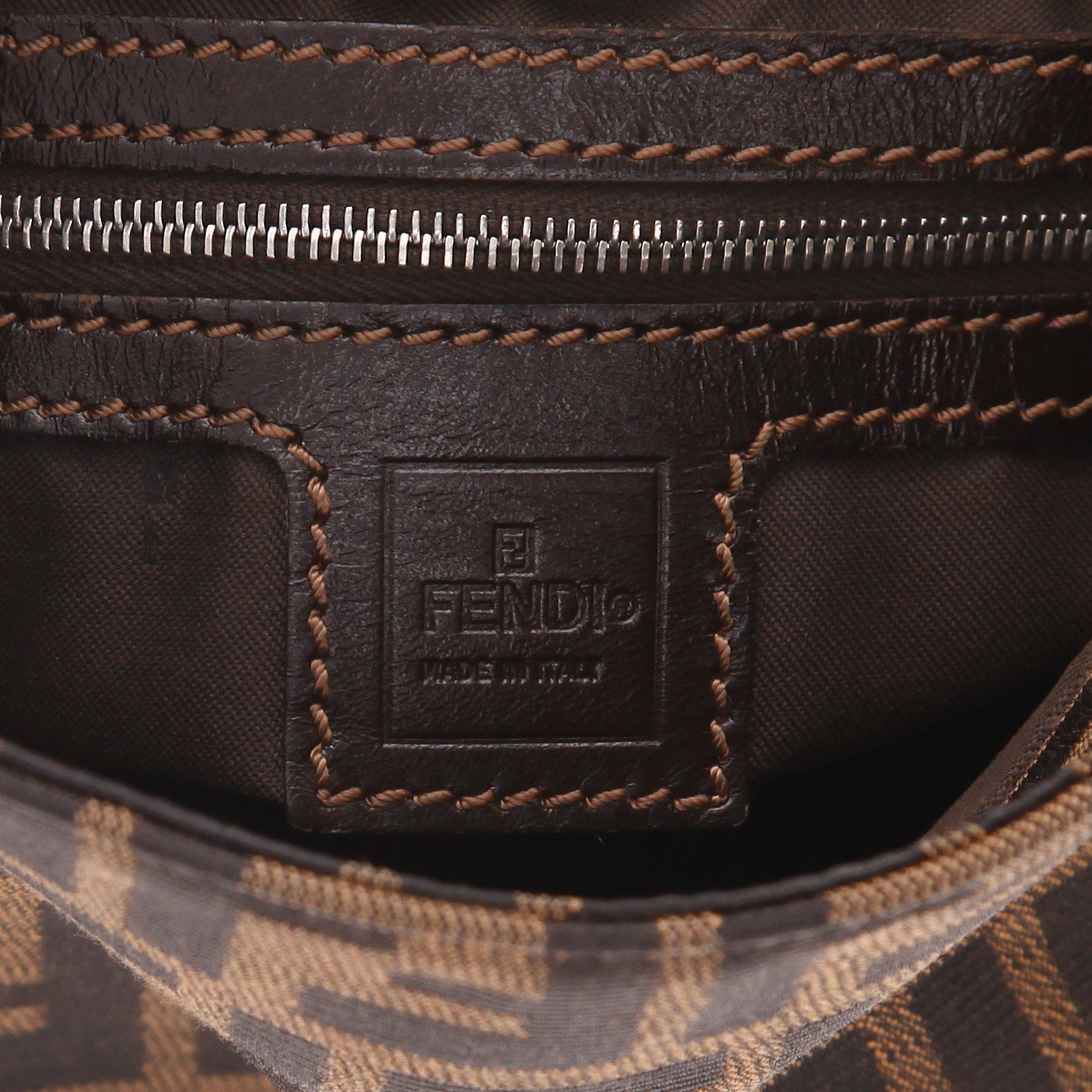 Borsa Fendi  Mamma Baguette in tela siglata marrone e pelle marrone - Detail D2