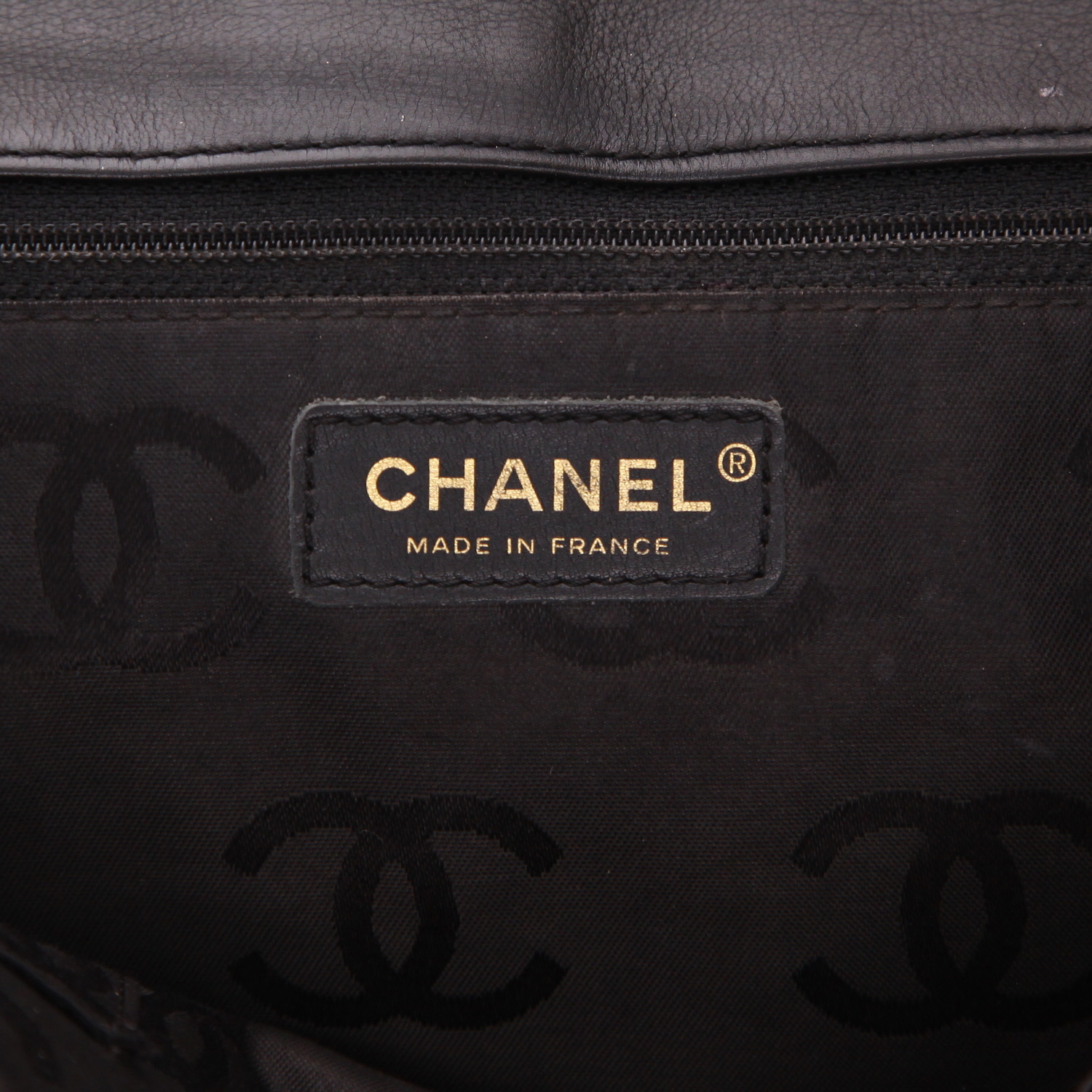 Bolso de mano Chanel   en cuero acolchado negro - Detail D2