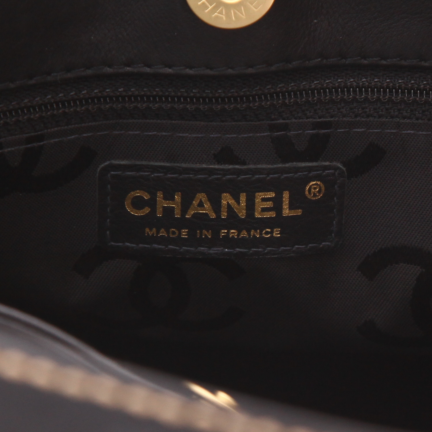 Bolso de mano Chanel   en cuero acolchado negro - Detail D2