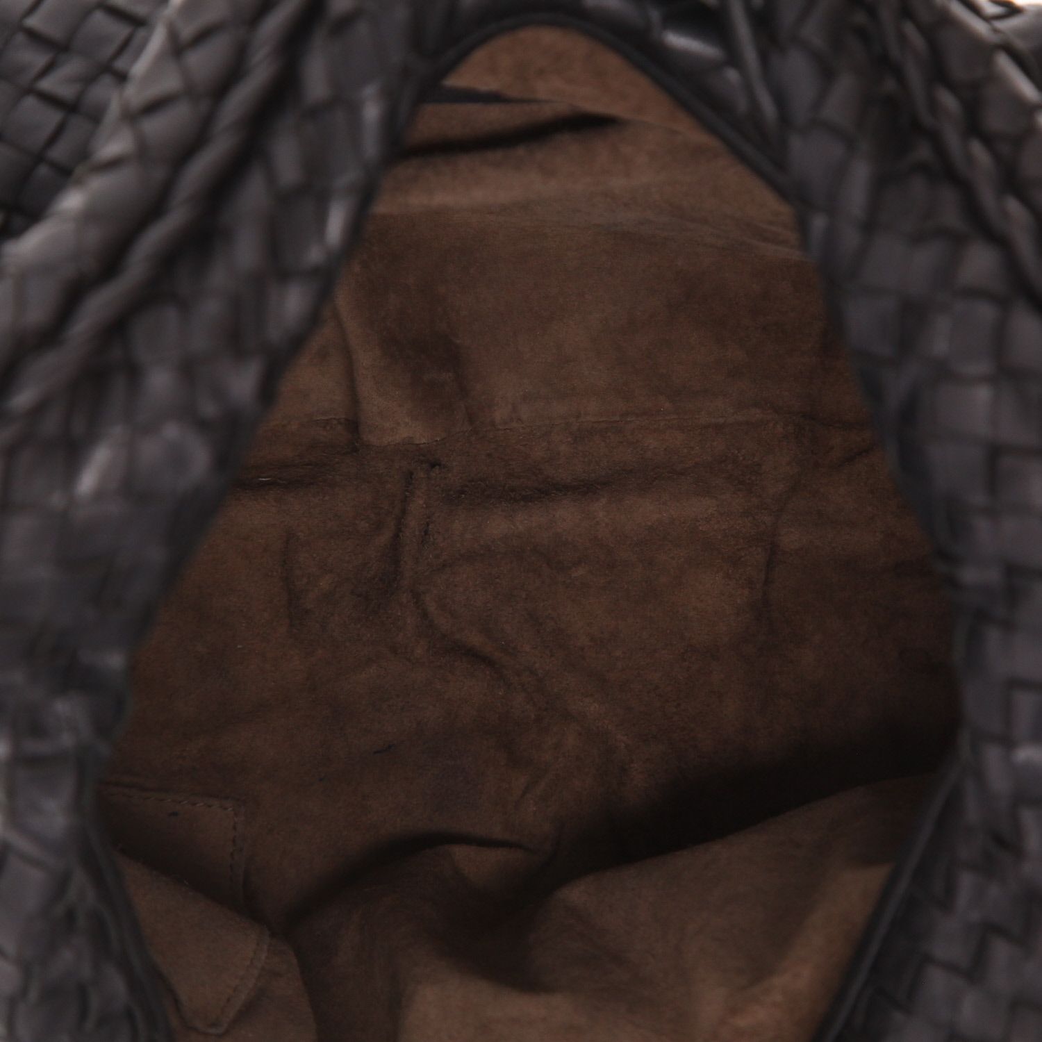 Bottega Veneta  Veneta handbag  in black intrecciato leather - Detail D3