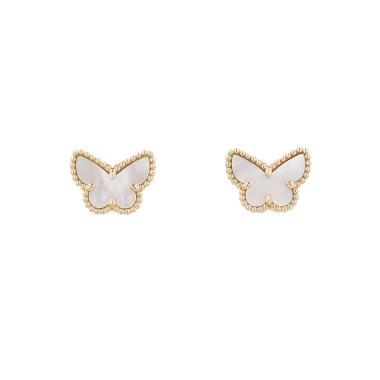 Paire de boucles d'oreilles Van Cleef 
Arpels Sweet Butterflies en or jaune et nacre