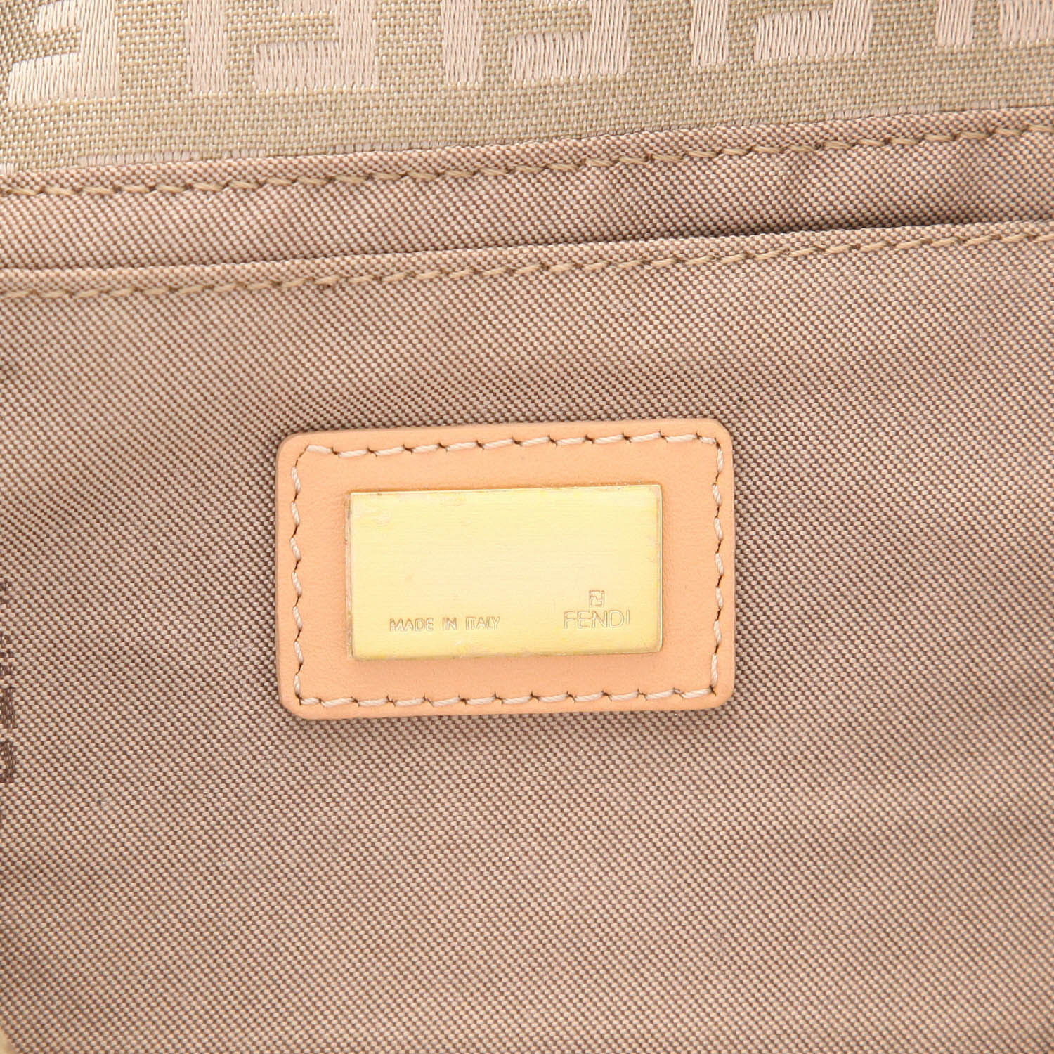 Fendi  Baguette handbag  in beige logo canvas  and brown leather - Detail D2
