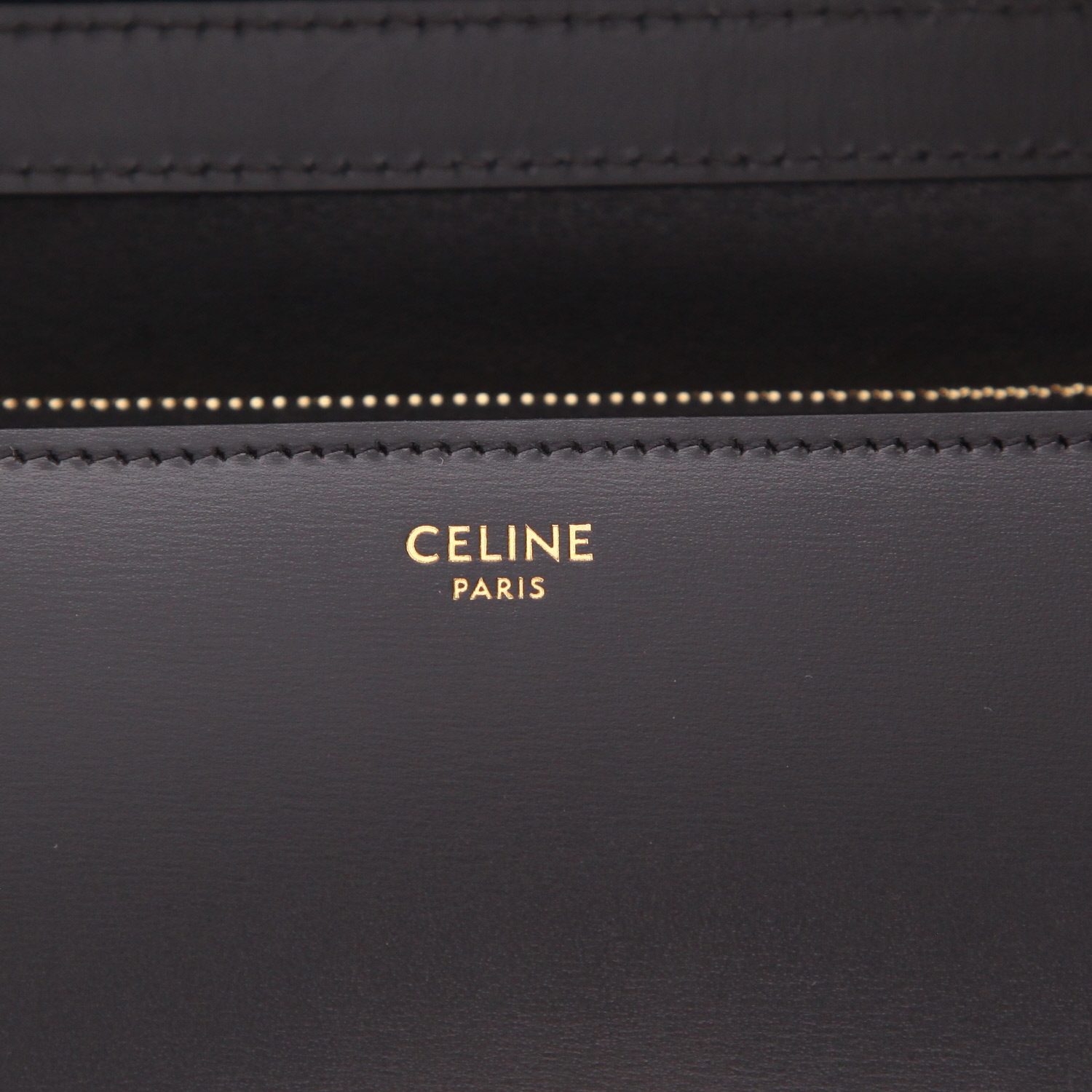 Sac bandoulière Celine  Classic Box Medium en cuir noir - Detail D2