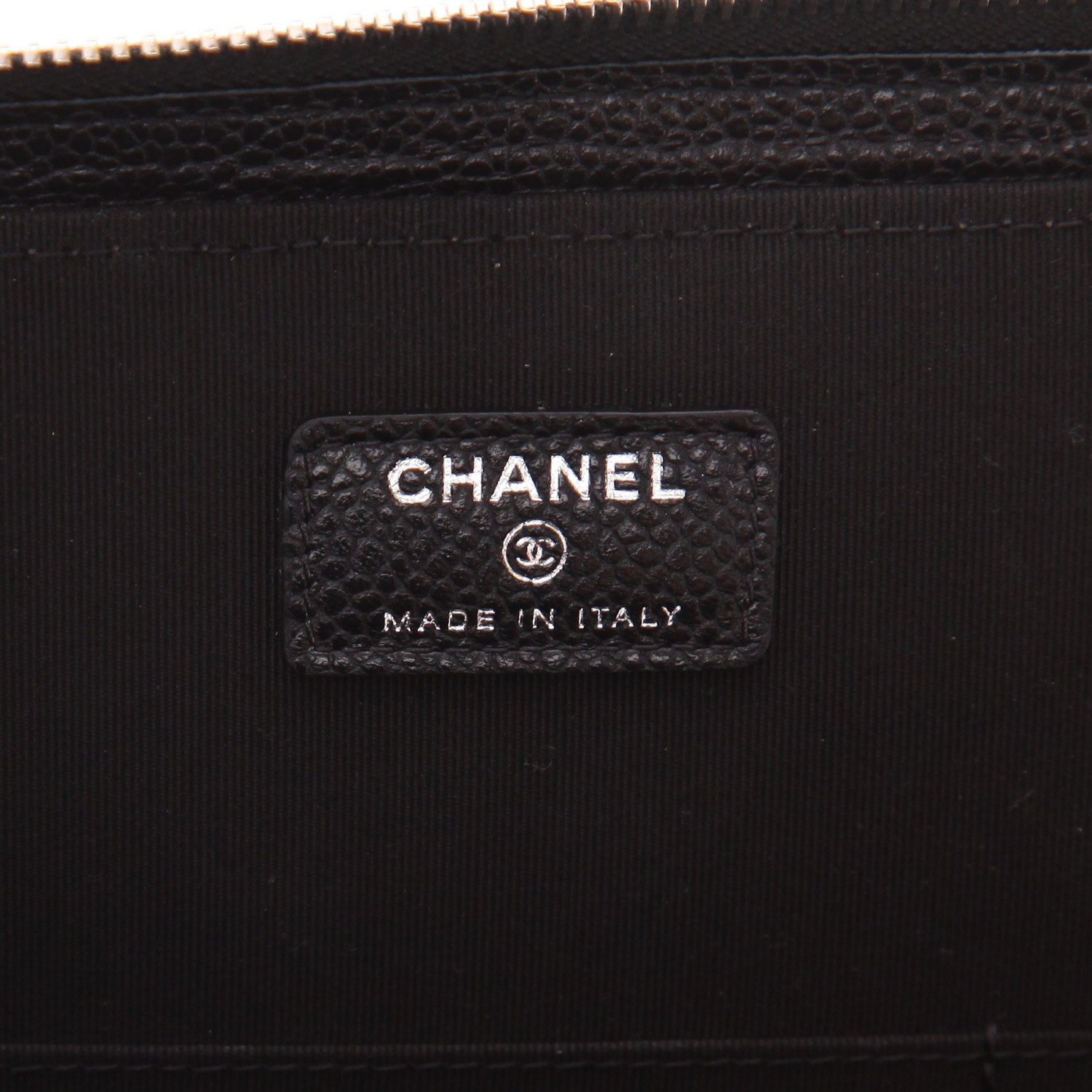 Pochette Chanel  Pochette en cuir grainé matelassé noir - Detail D2