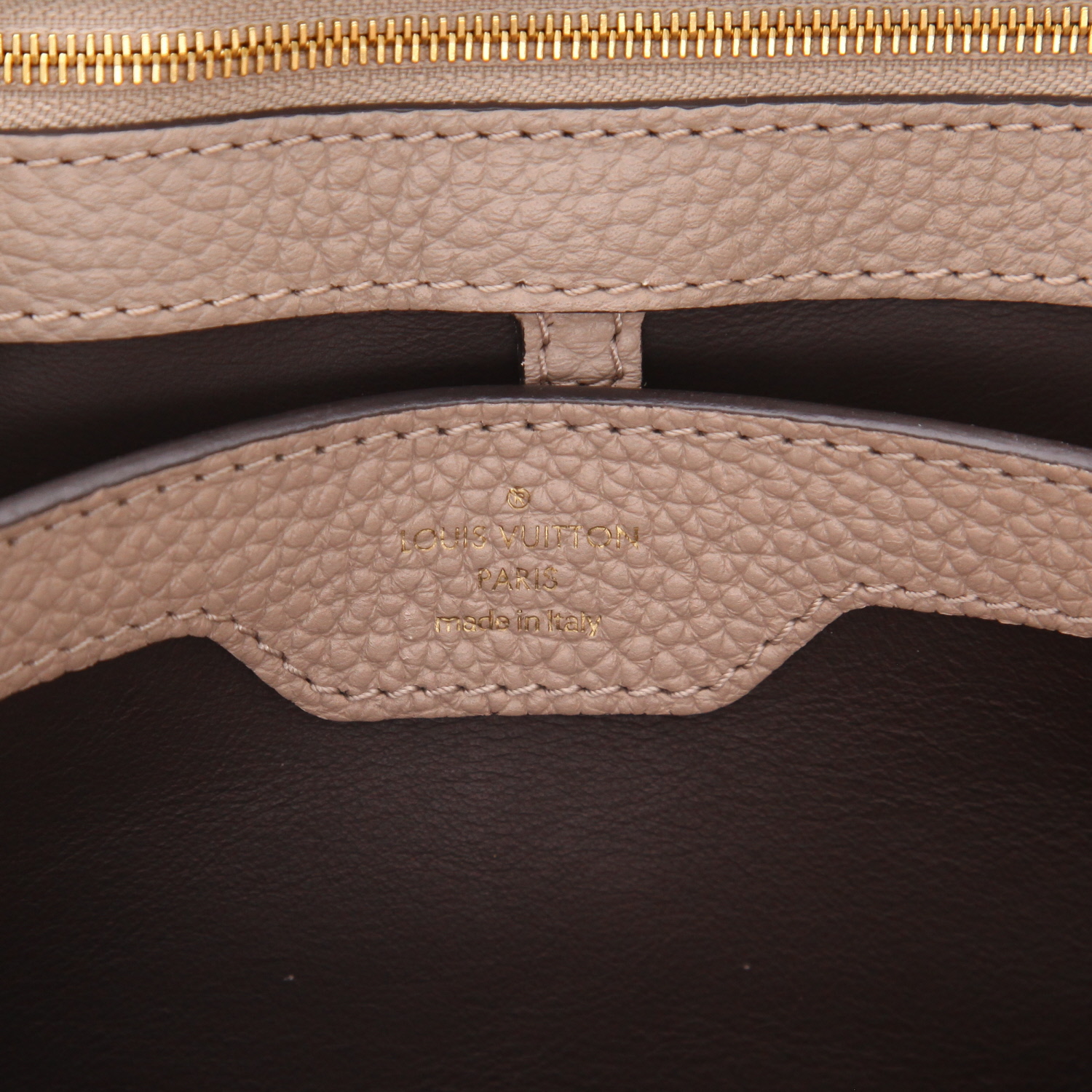 Louis Vuitton  Capucines handbag  in beige leather taurillon clémence - Detail D2