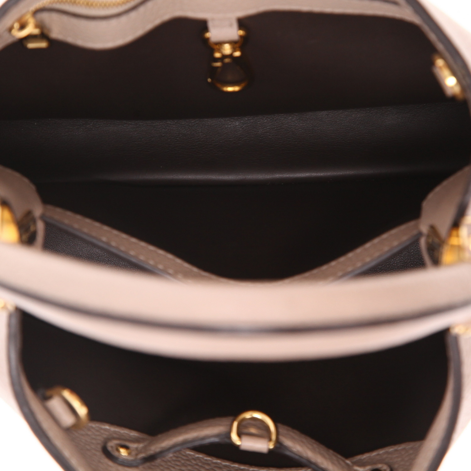 Sac à main Louis Vuitton  Capucines en cuir taurillon clémence beige - Detail D3