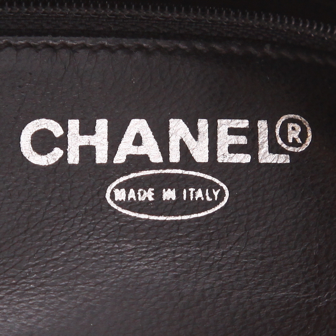 Sac à main Chanel  Medaillon en cuir noir - Detail D2