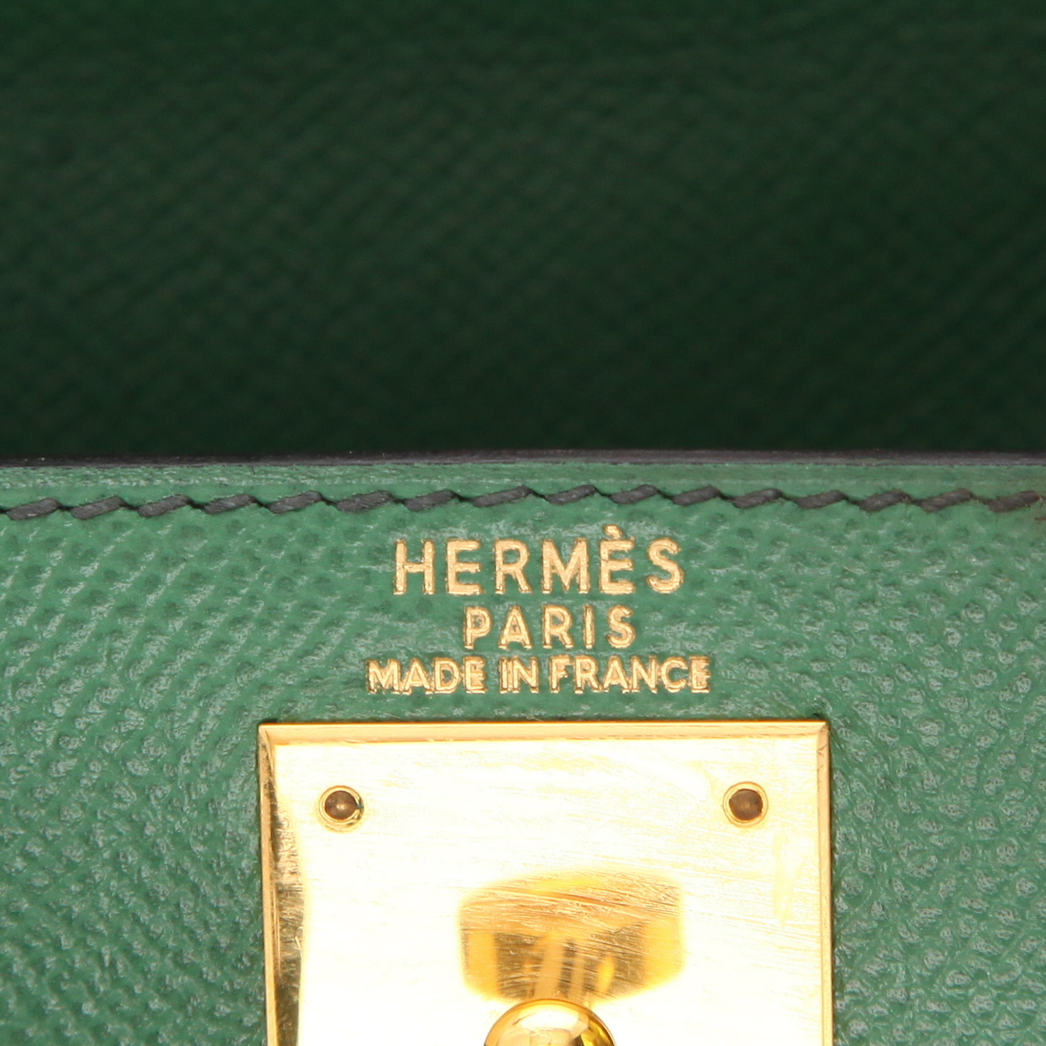 Bolso de mano Hermès  Kelly 28 cm en cuero Courchevel Vert Bengale - Detail D2