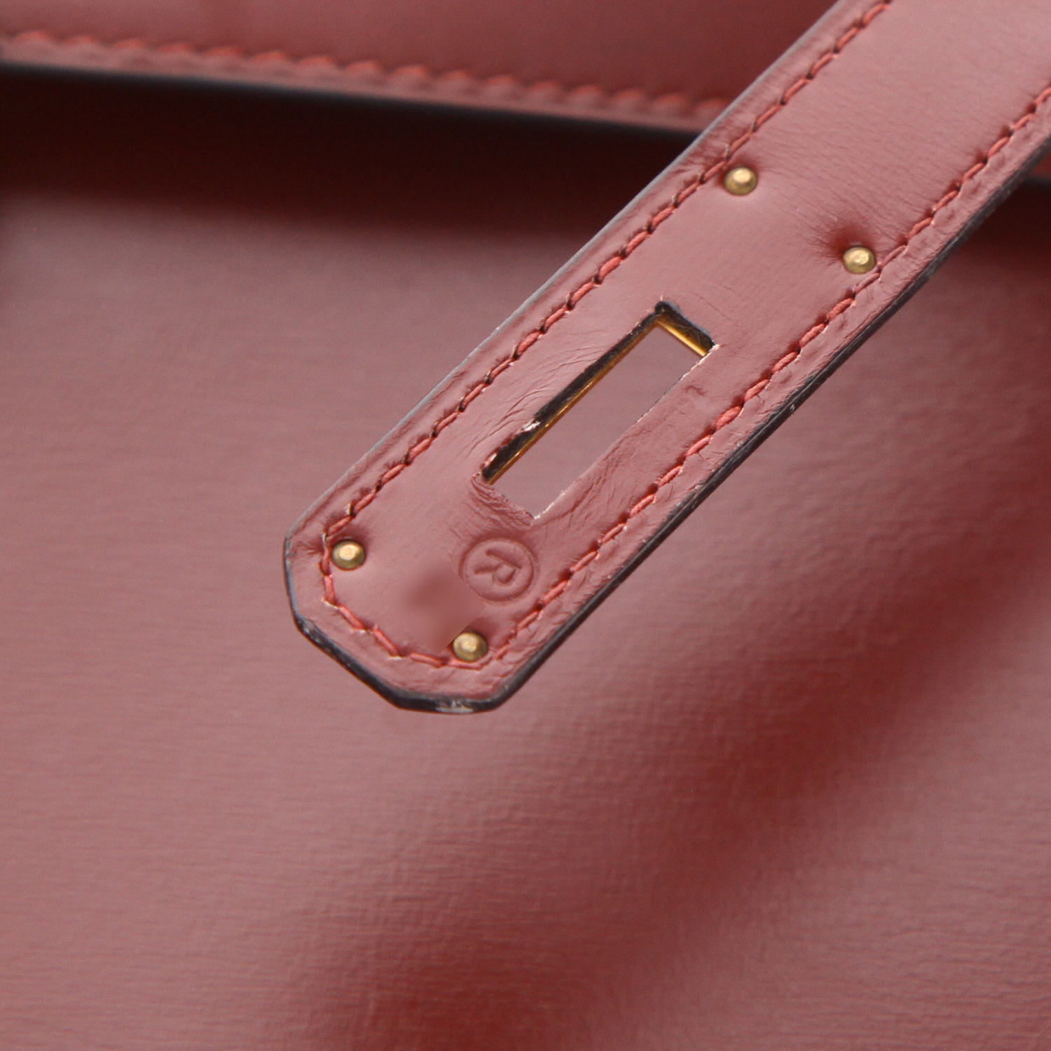 Hermès  Kelly 28 cm handbag  in red H box leather - Detail D4
