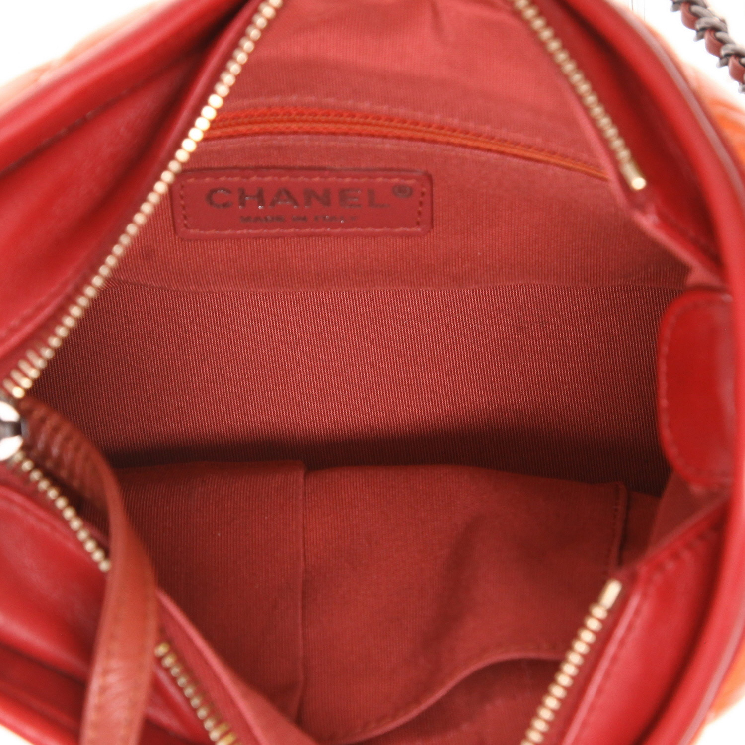 Bolso bandolera Chanel  Gabrielle  modelo pequeño  en cuero acolchado con motivos de espigas naranja y cuero rojo - Detail D3