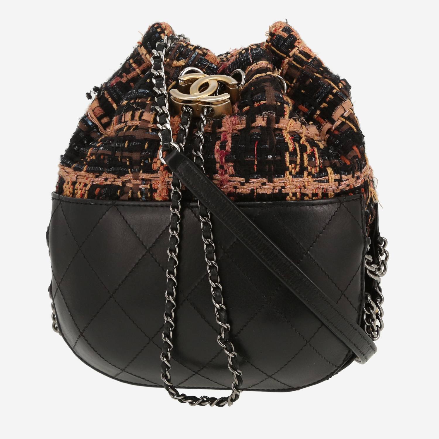 Bolso bandolera Chanel  Gabrielle Bucket en tweed negro rosa y naranja y cuero negro