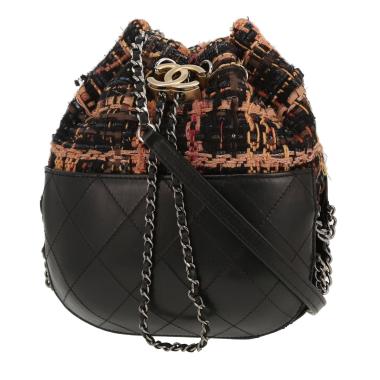 Sac bandoulière Chanel  Gabrielle Bucket en tweed noir rose et orange et cuir noir