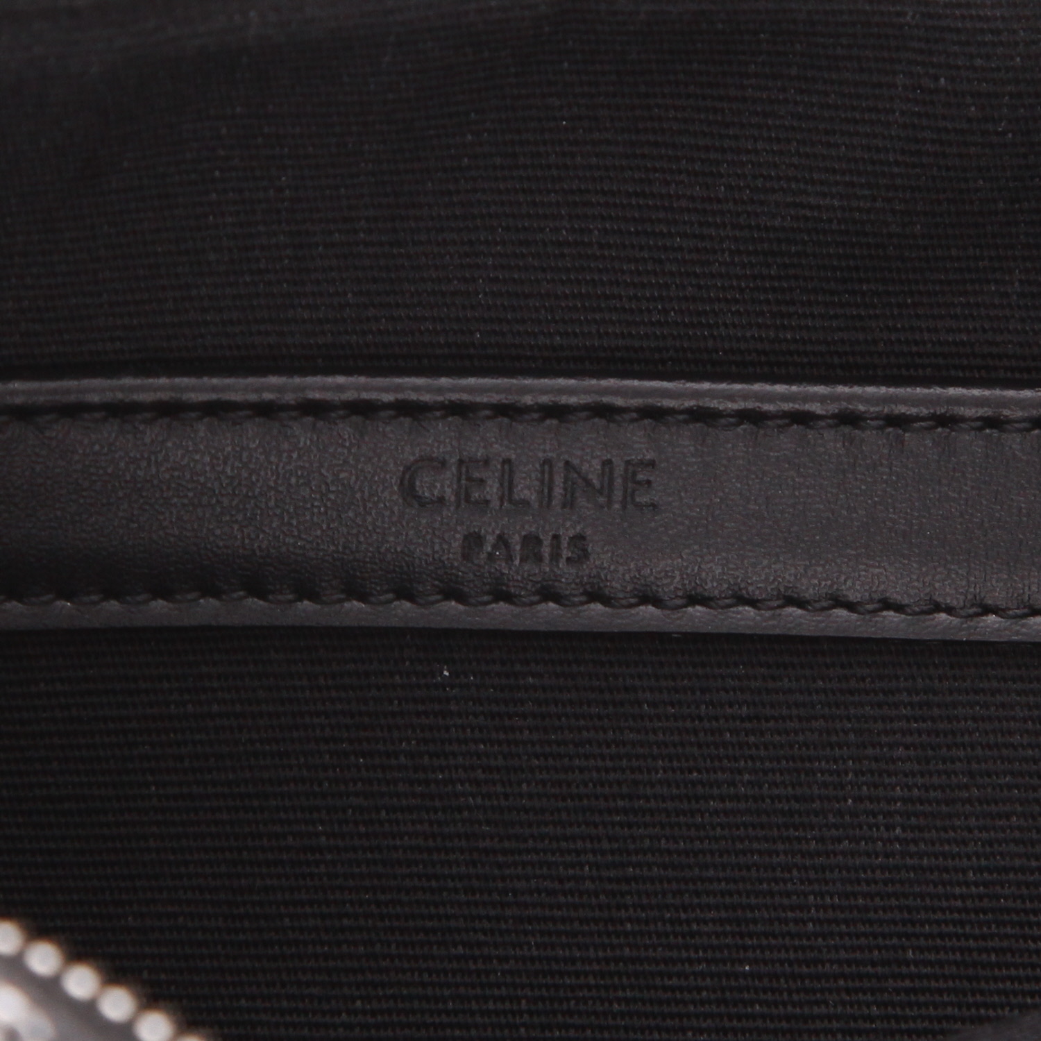 Borsa a tracolla Celine   in tela "Triomphe" nera e bianca e pelle nera - Detail D2