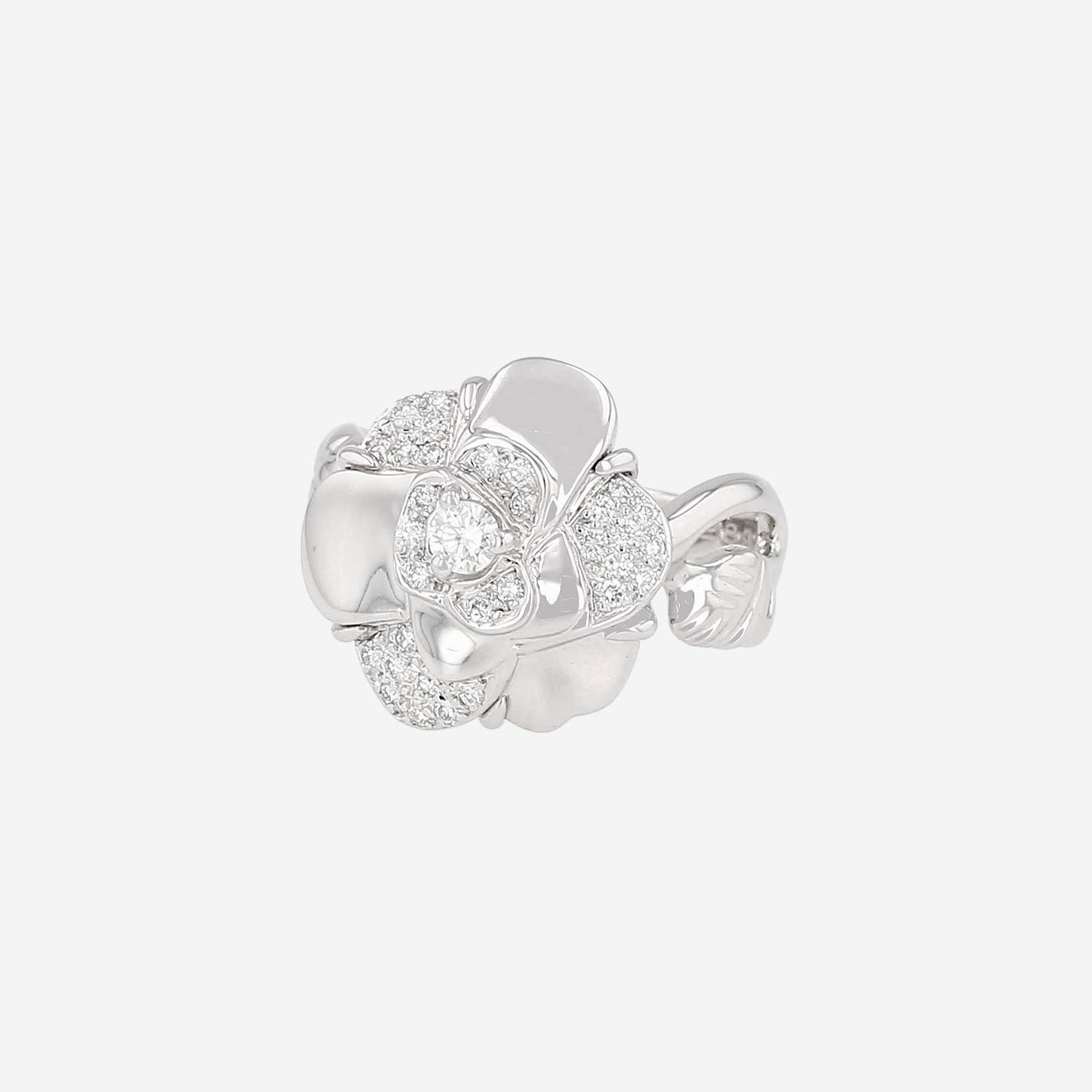 Bague Chanel Camelia en or blanc et diamants