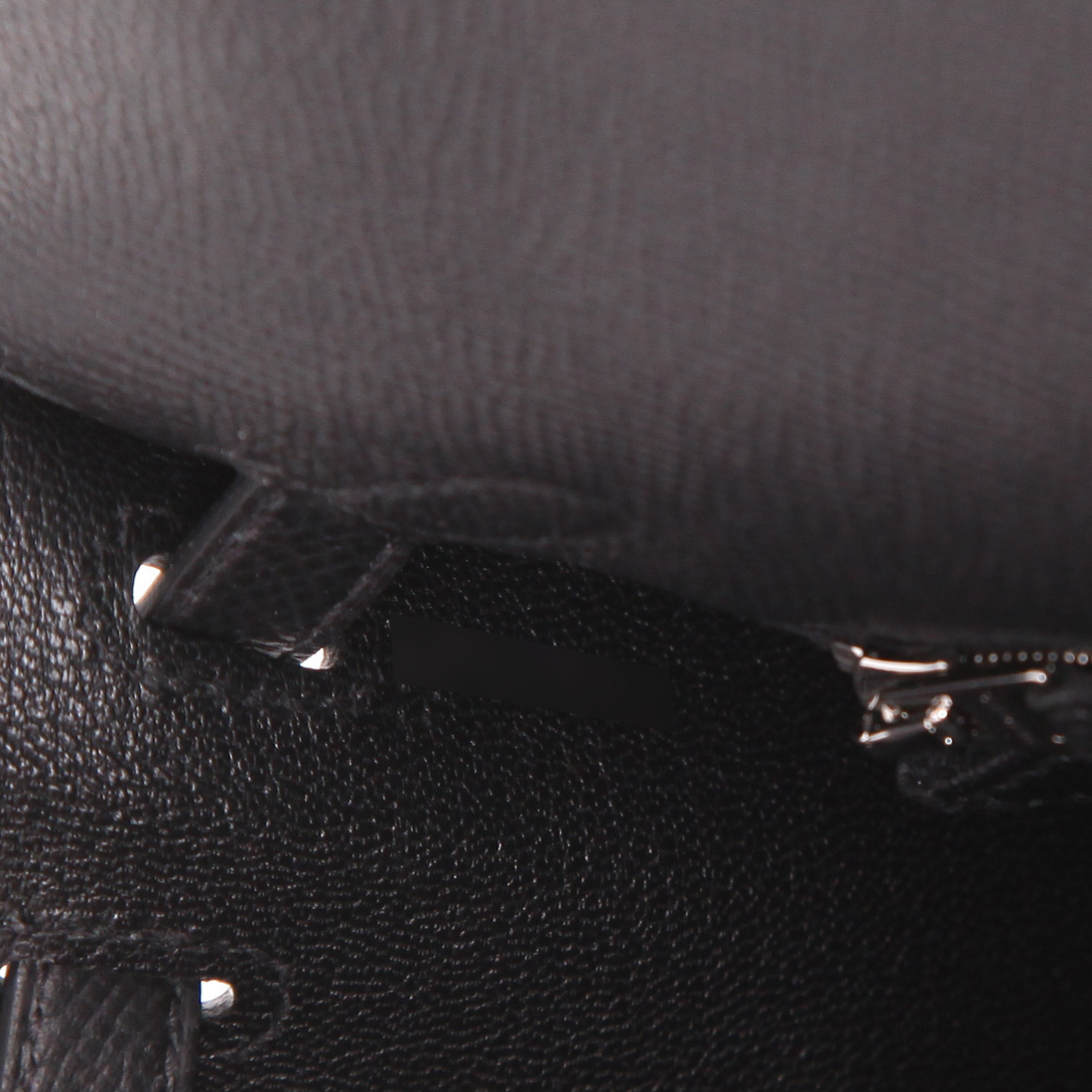Bolso de mano Hermès  Kelly 25 cm en cuero epsom negro - Detail D4