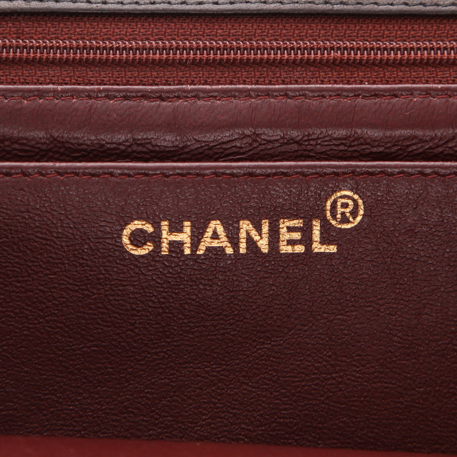 Bolso de mano Chanel  Timeless Jumbo en cuero acolchado negro - Detail D2