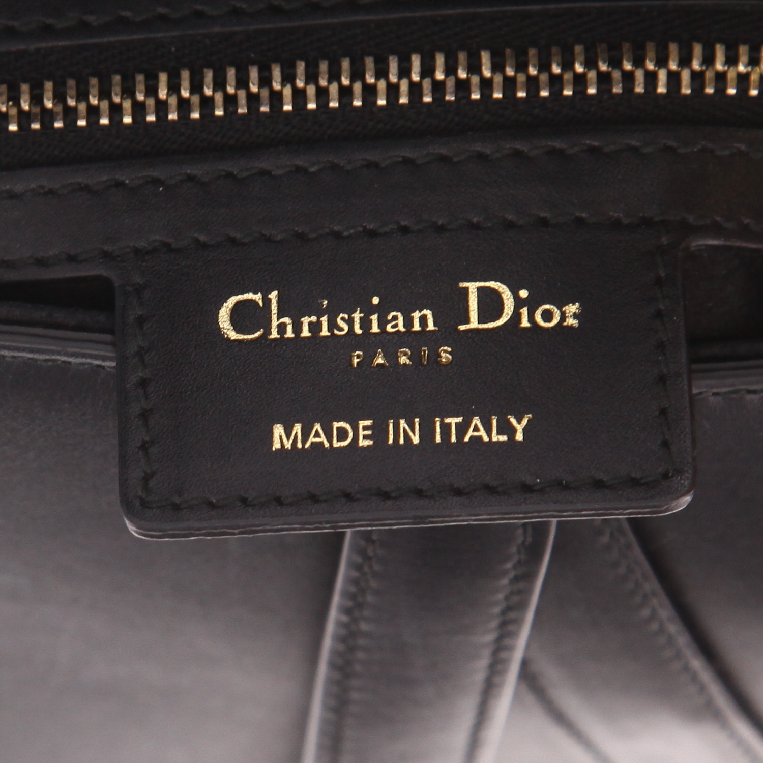 Sac bandoulière Dior  Saddle en cuir noir - Detail D2