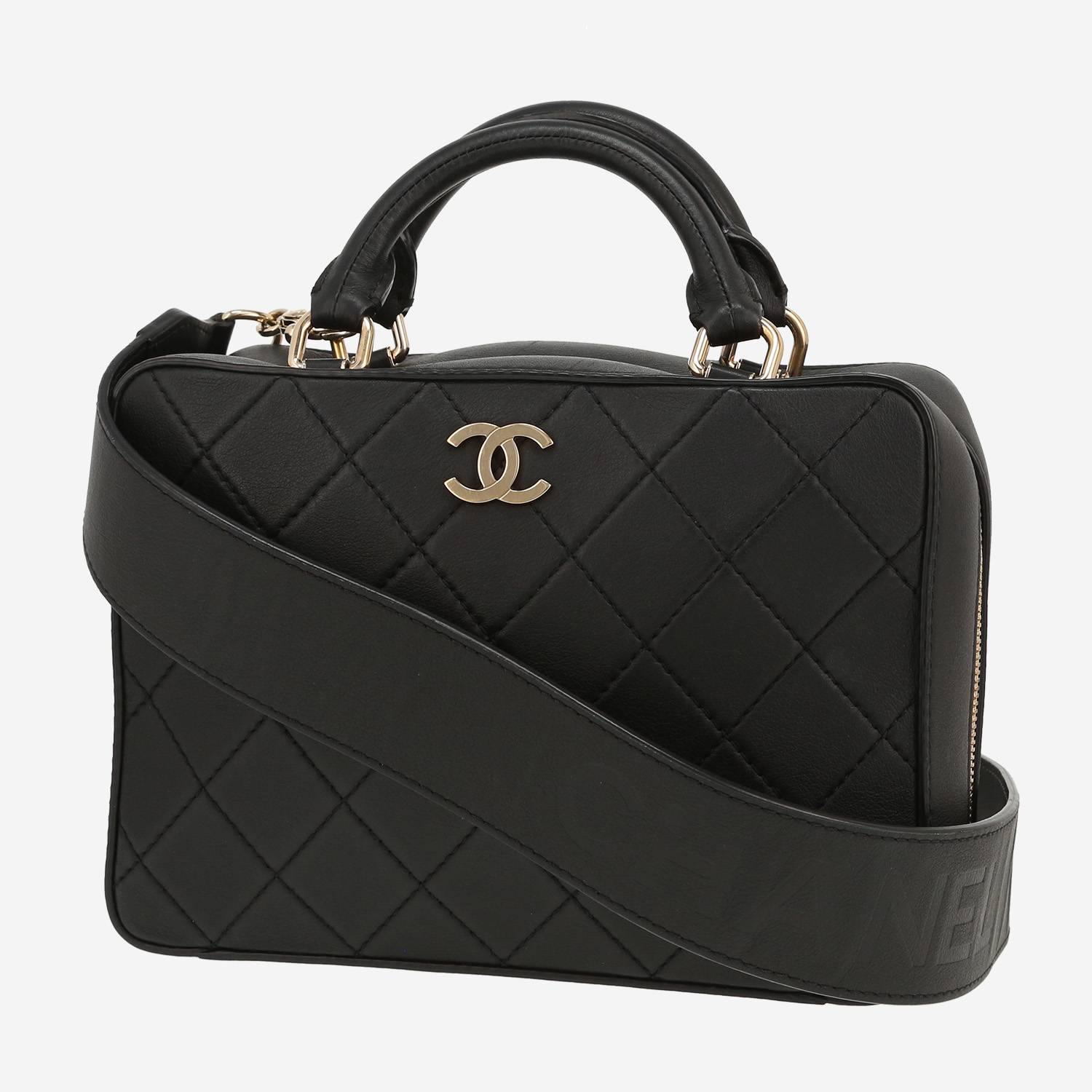 Chanel   handbag  in black quilted leather