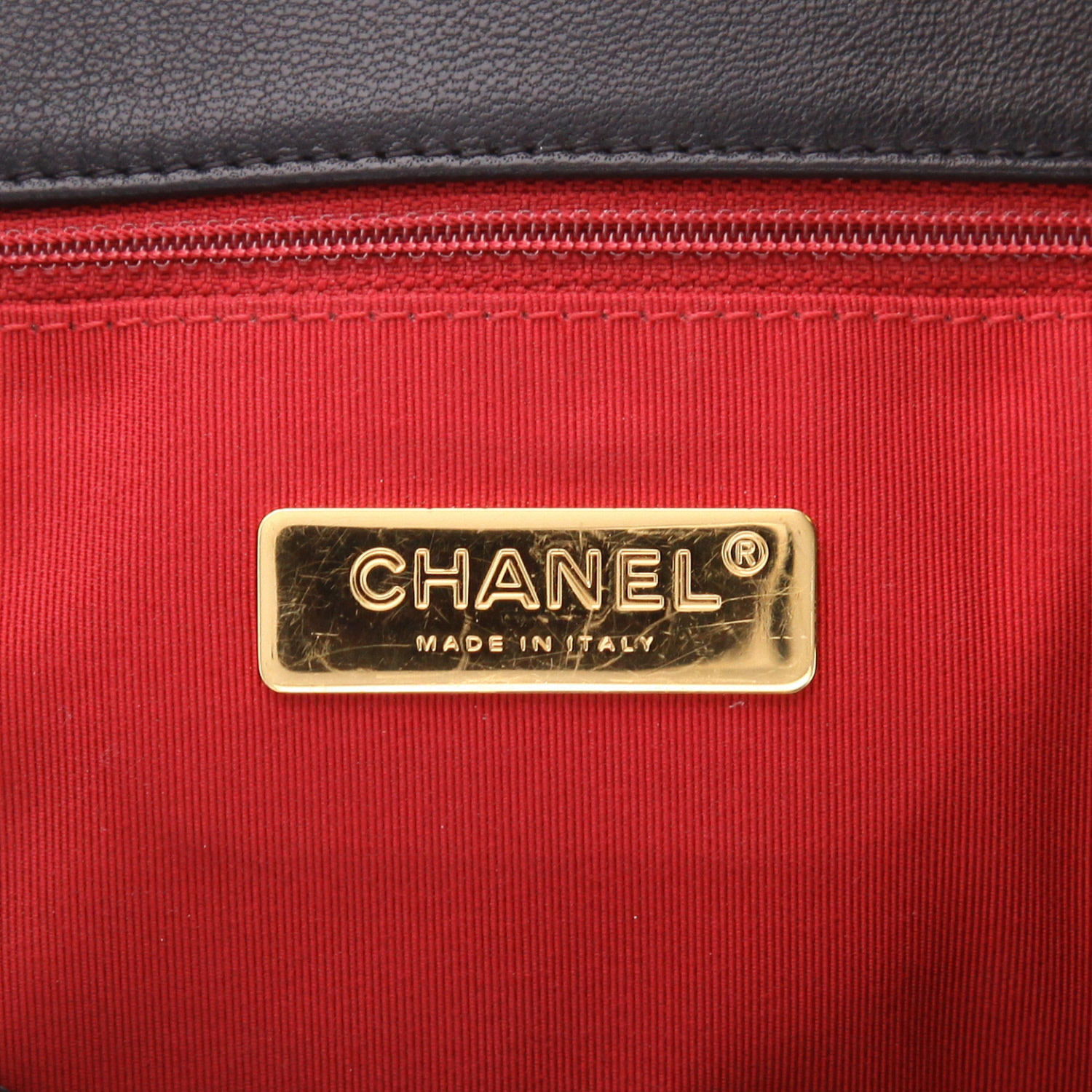 Sac bandoulière Chanel  19 grand modèle  en cuir matelassé noir - Detail D2