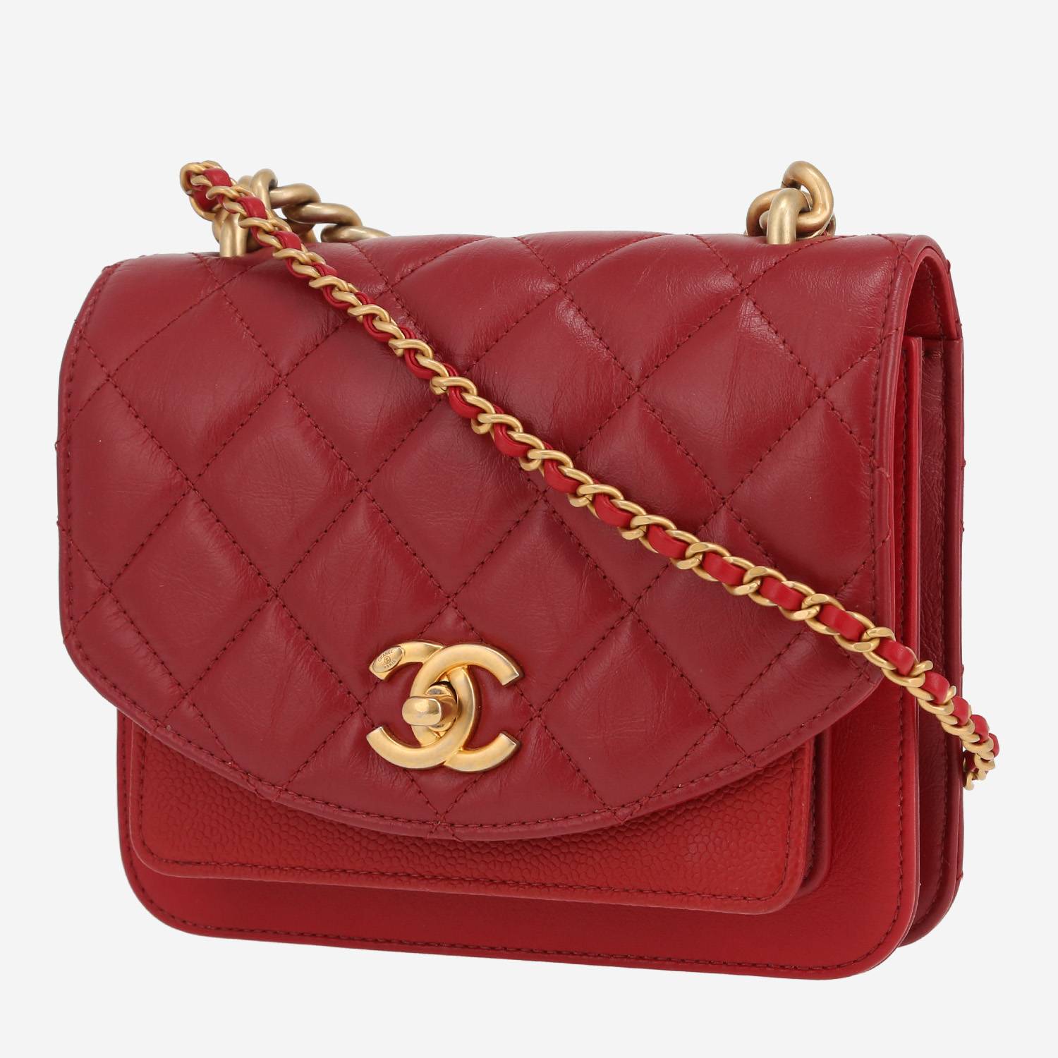 Chanel   shoulder bag  in red quilted leather