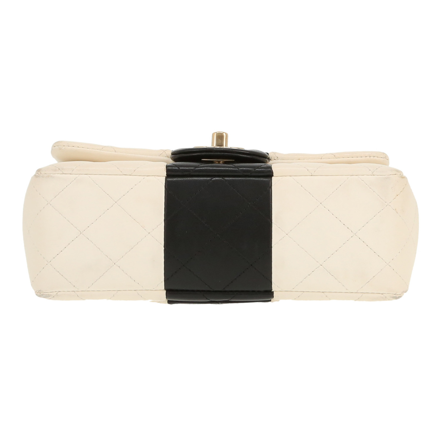 Chanel  Timeless Mini shoulder bag  in white and black quilted leather - Detail D1