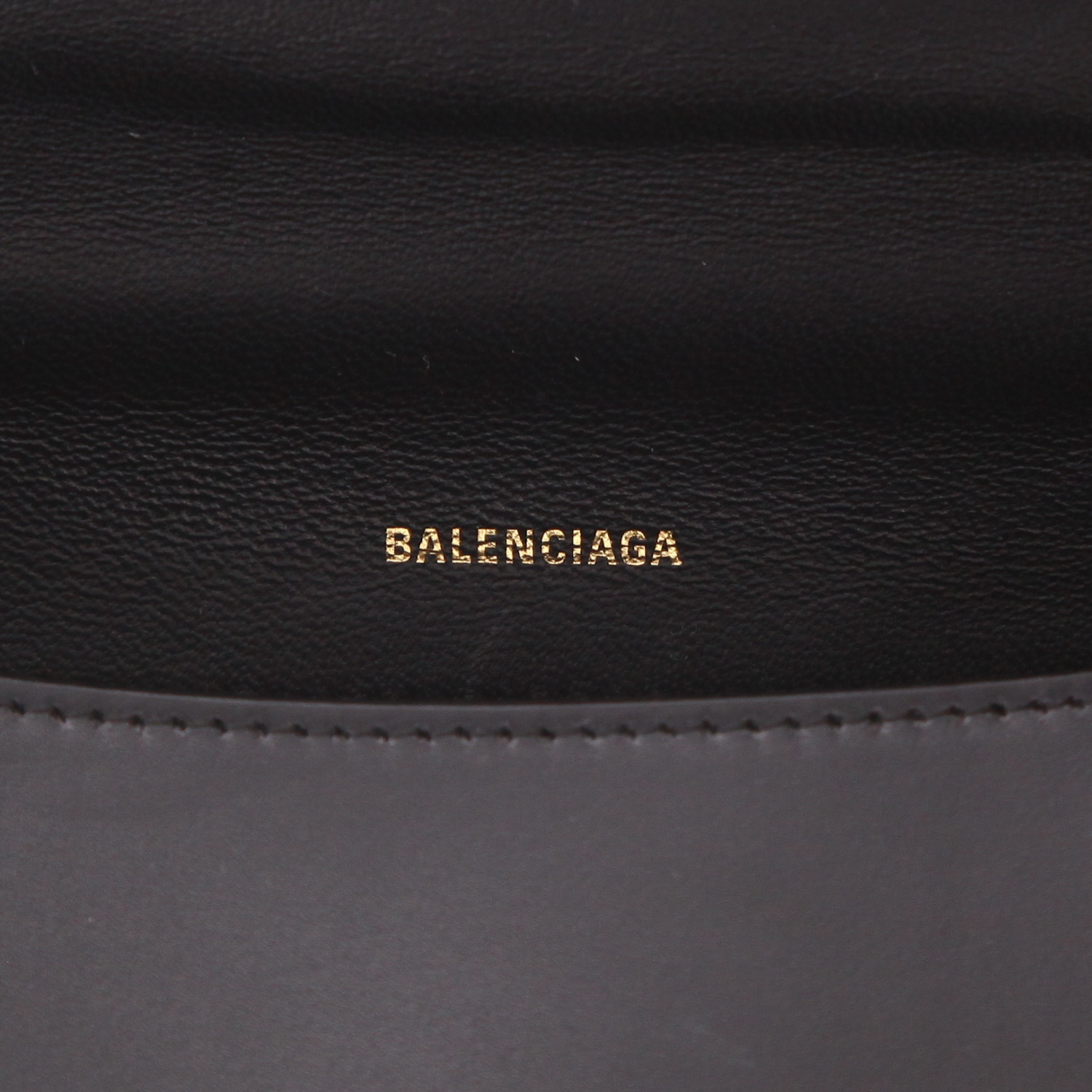 Bolso de mano Balenciaga  Hourglass modelo pequeño  en cuero negro - Detail D2