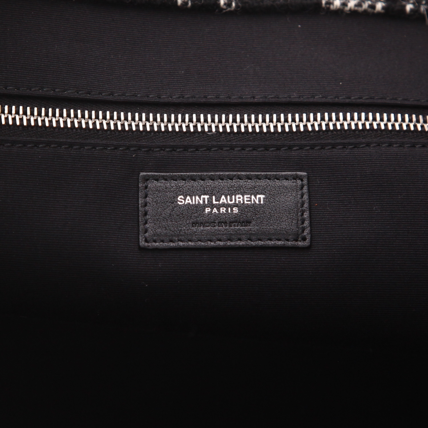 Bolso Cabás Saint Laurent  Rive Gauche en lona negra y blanca y cuero negro - Detail D2