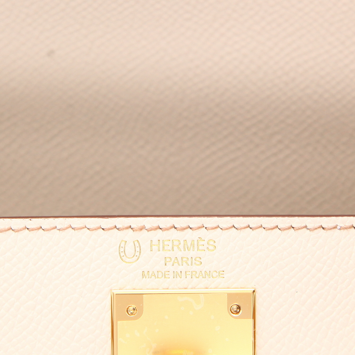 Borsa Hermès  Kelly 28 cm in pelle Epsom Craie e gold - Detail D2