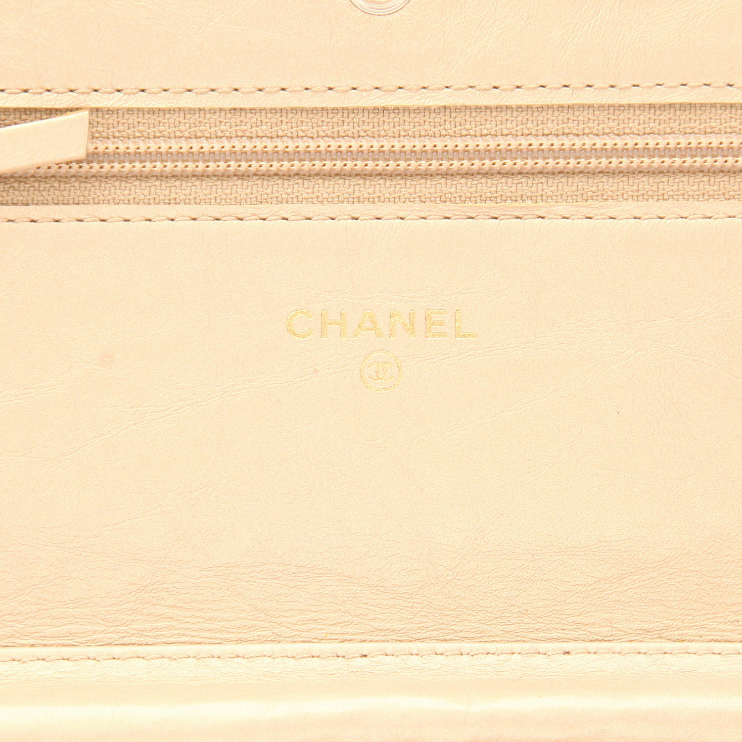 Sac bandoulière Chanel  Wallet on Chain en cuir doré - Detail D2