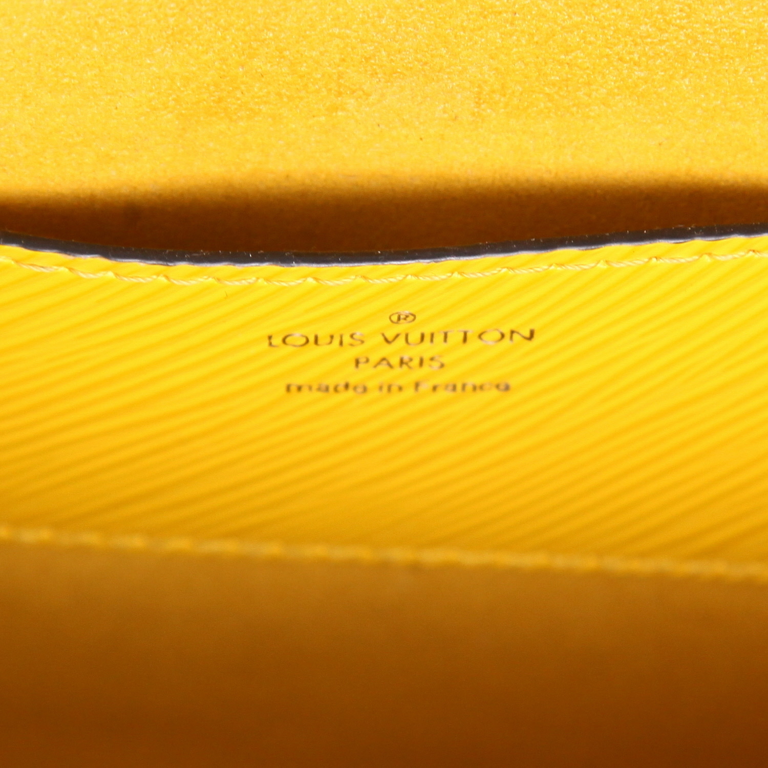 Bolso bandolera Louis Vuitton  Twist modelo mediano  en cuero Epi amarillo - Detail D2