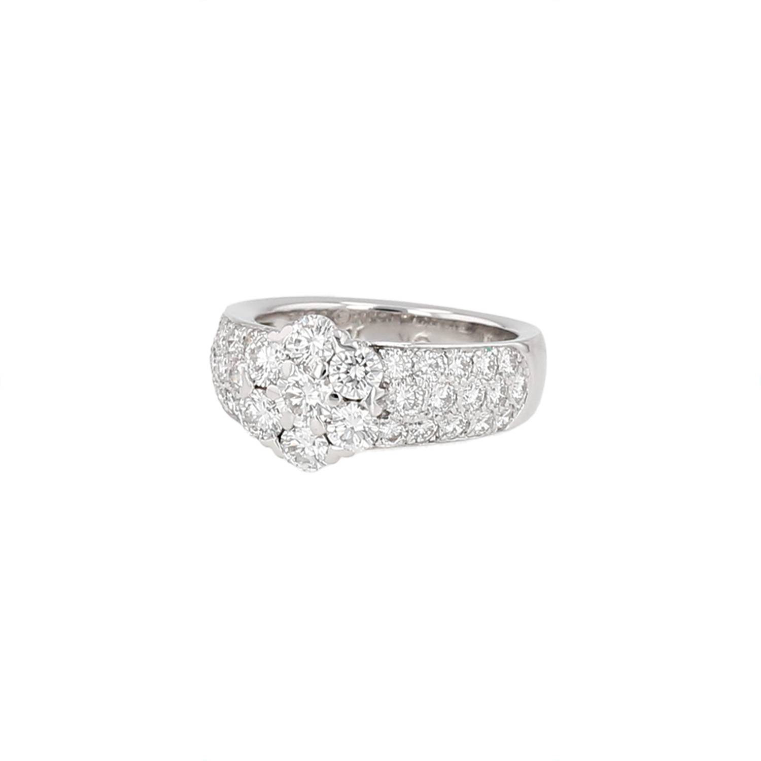 Bague Van Cleef & Arpels Fleur Diamants Or Blanc Occasion Bague Van Cleef & Arpels Fleur Diamants Or Blanc Occasion