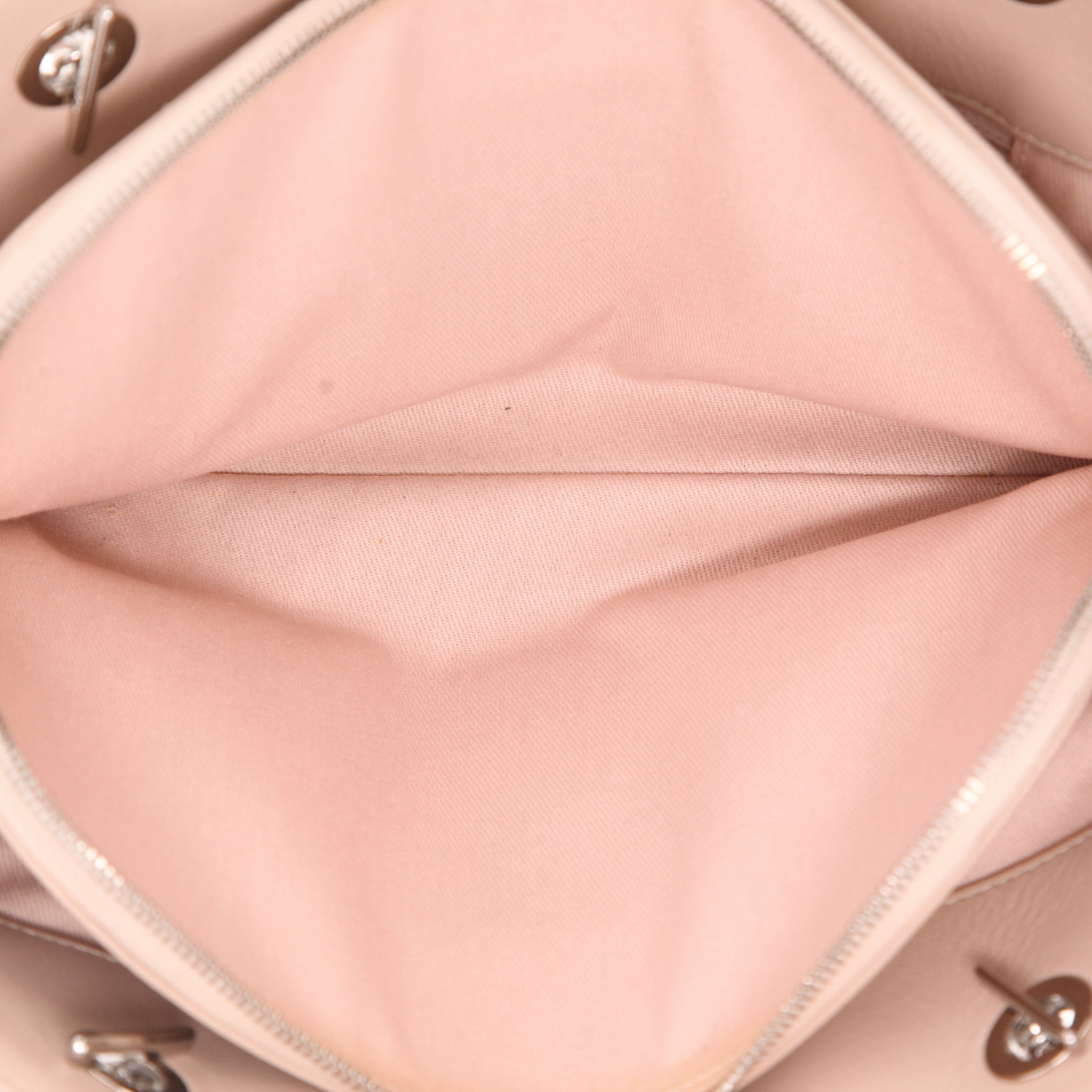 Chanel  Mademoiselle handbag  in pink quilted leather - Detail D3