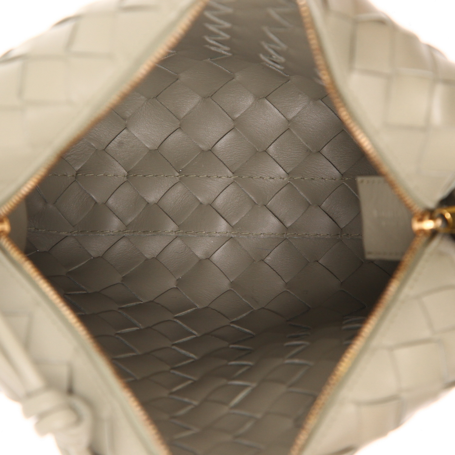 Bottega Veneta  Loop shoulder bag  in khaki intrecciato leather - Detail D3