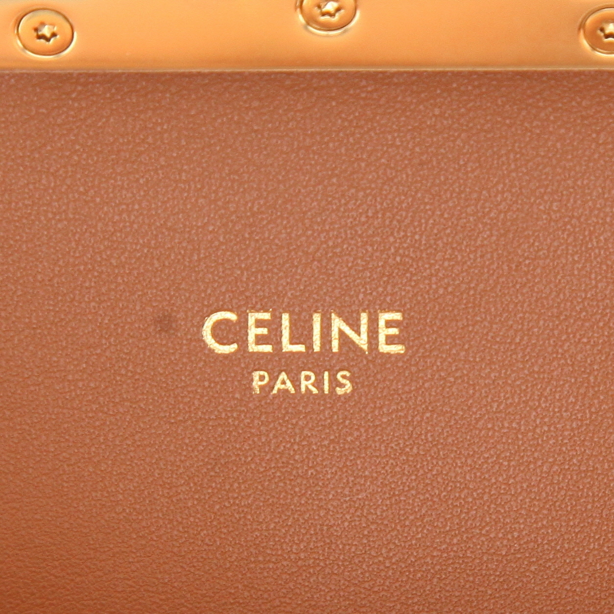 Celine Triomphe shoulder bag in beige canvas and brown leather - Detail D2