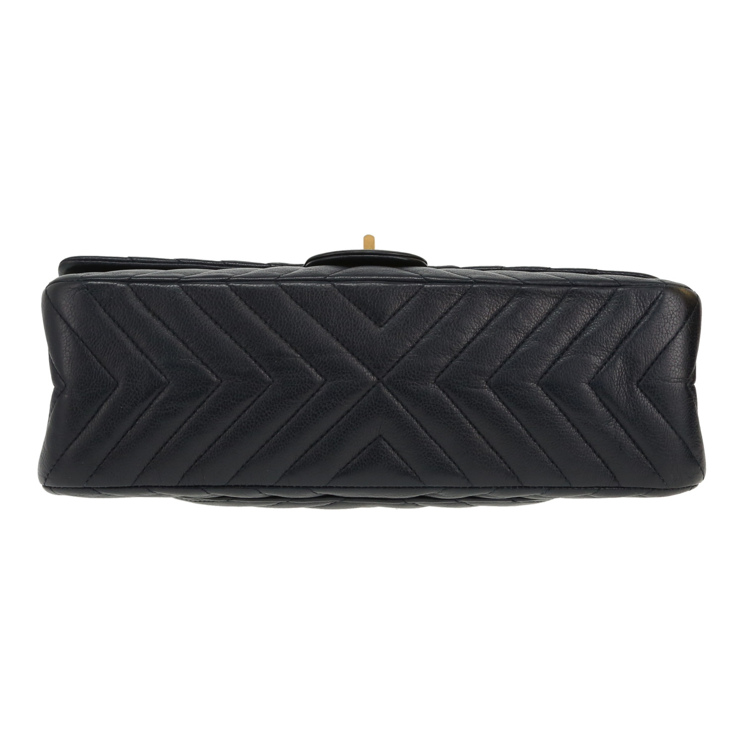 Chanel  2.55 shoulder bag  in navy blue chevron quilted leather - Detail D1