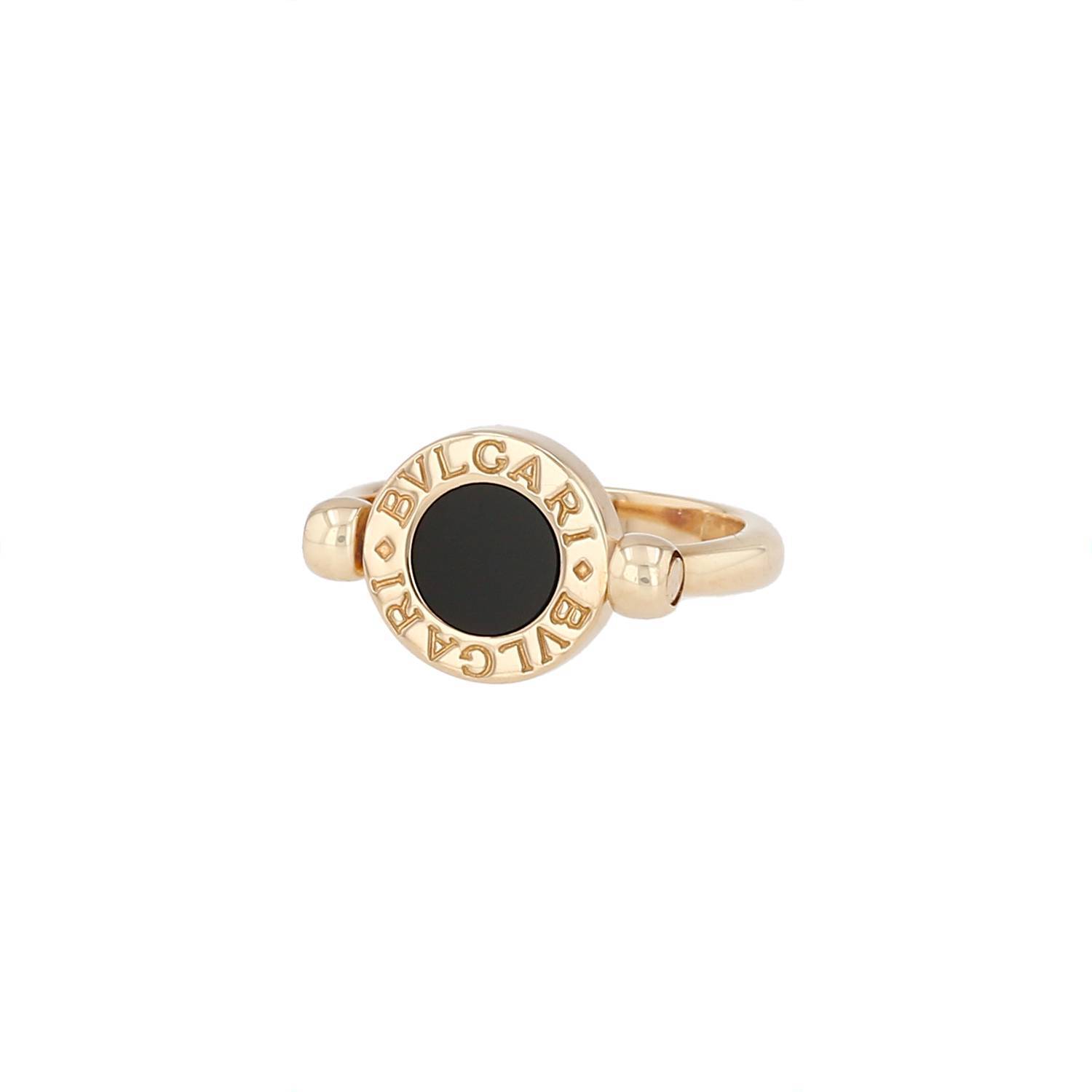 Bague Tournante Bulgari en Or Jaune, Onyx et Corail d’Occasion Bague Tournante Bulgari en Or Jaune, Onyx et Corail d’Occasion