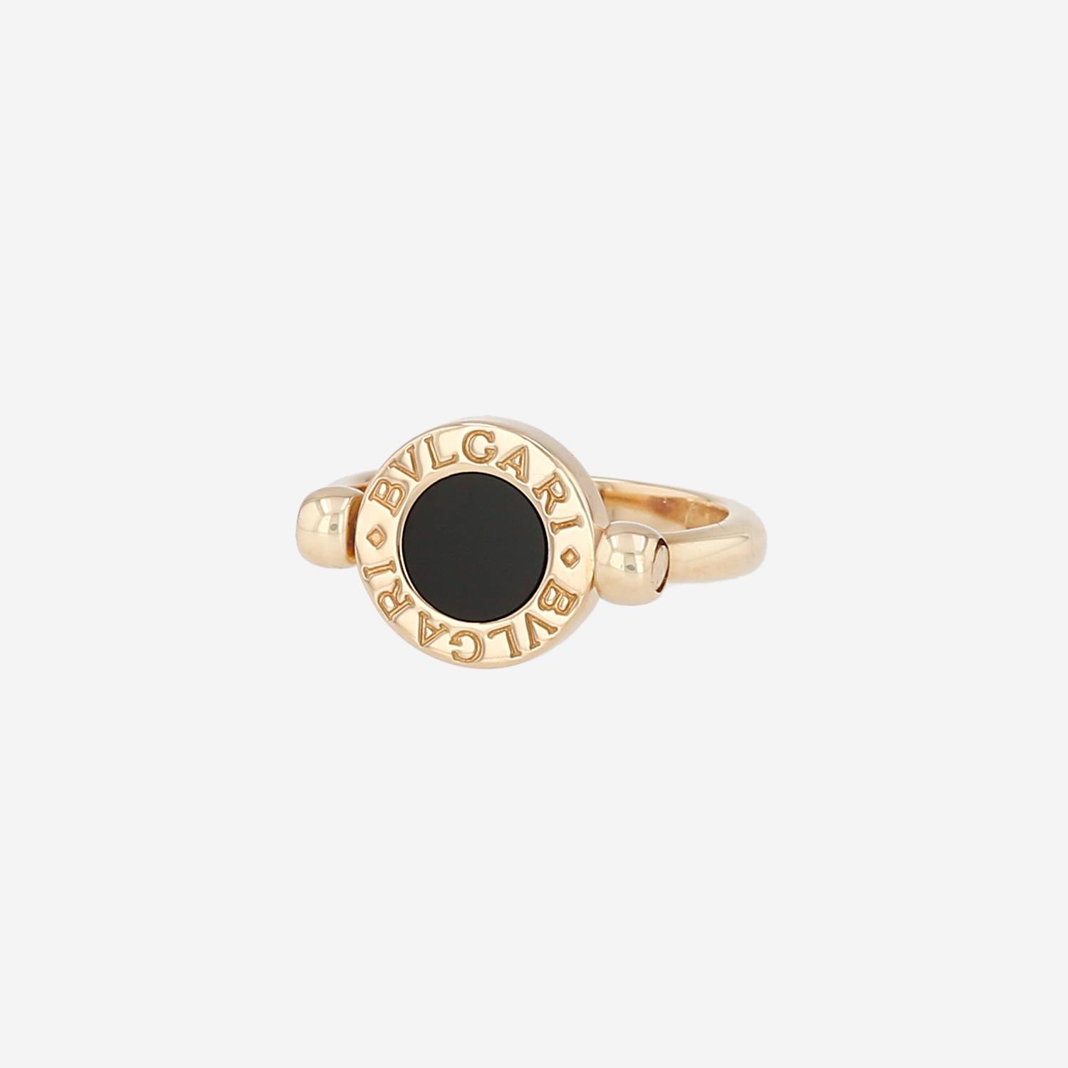Twisted Bulgari Bulgari Bulgari ring in yellow gold, onyx and coral